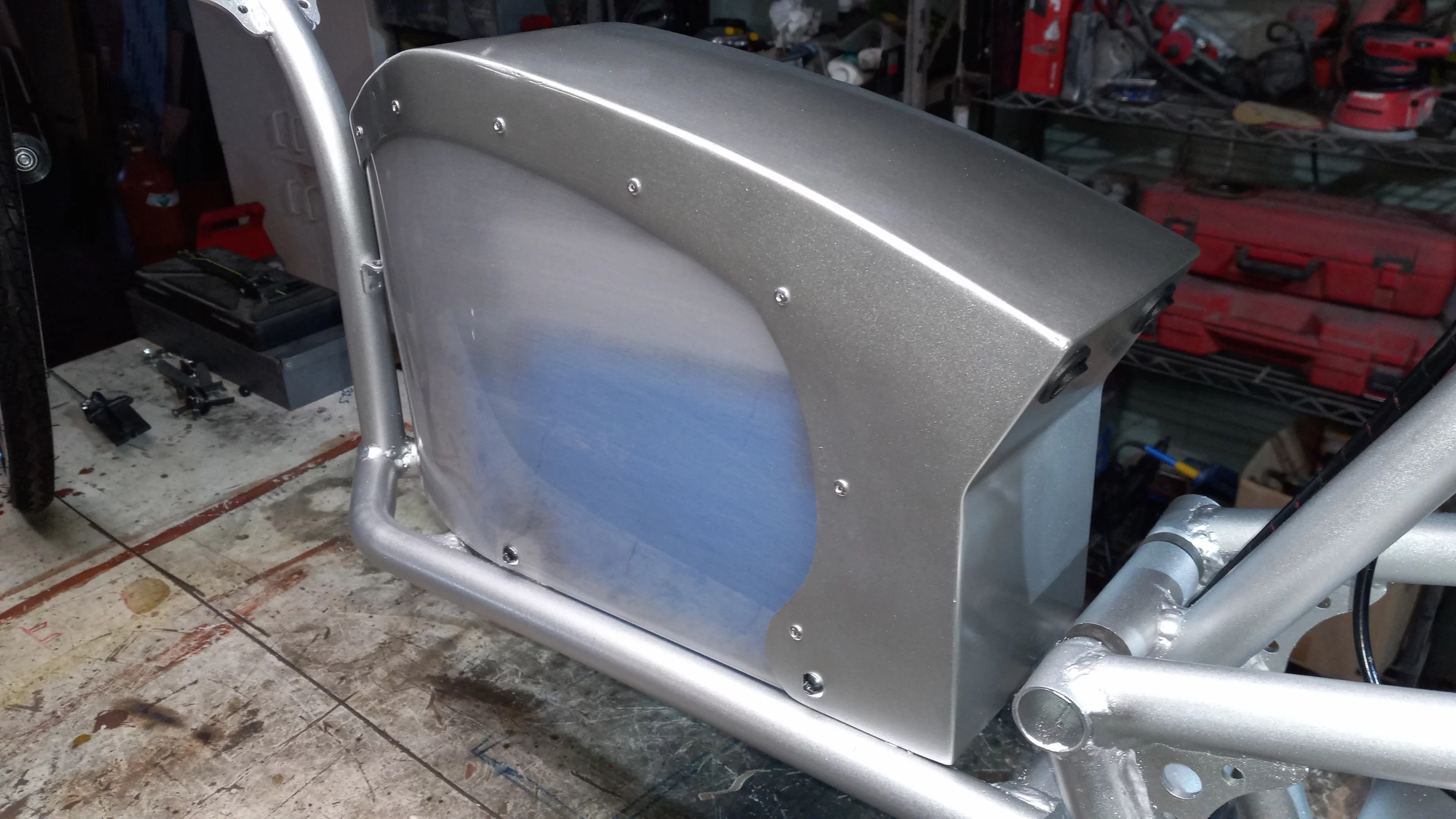 Both the battery and the electronic control unit are housed in a custom-made steel box with polycarbonate panels