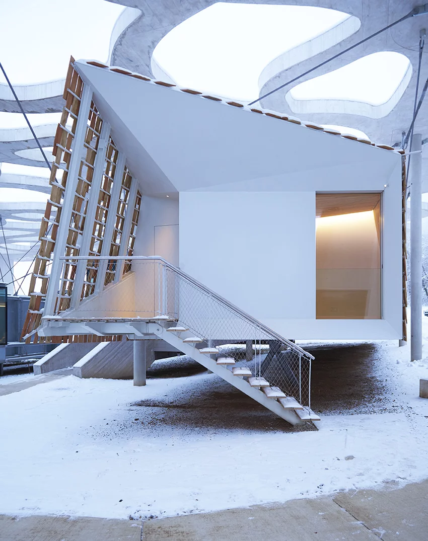 The design concept of the home was to create a cabin that would resemble a bird's nest resting amid the treetops"We designed the cabin like a nest with plenty of trees