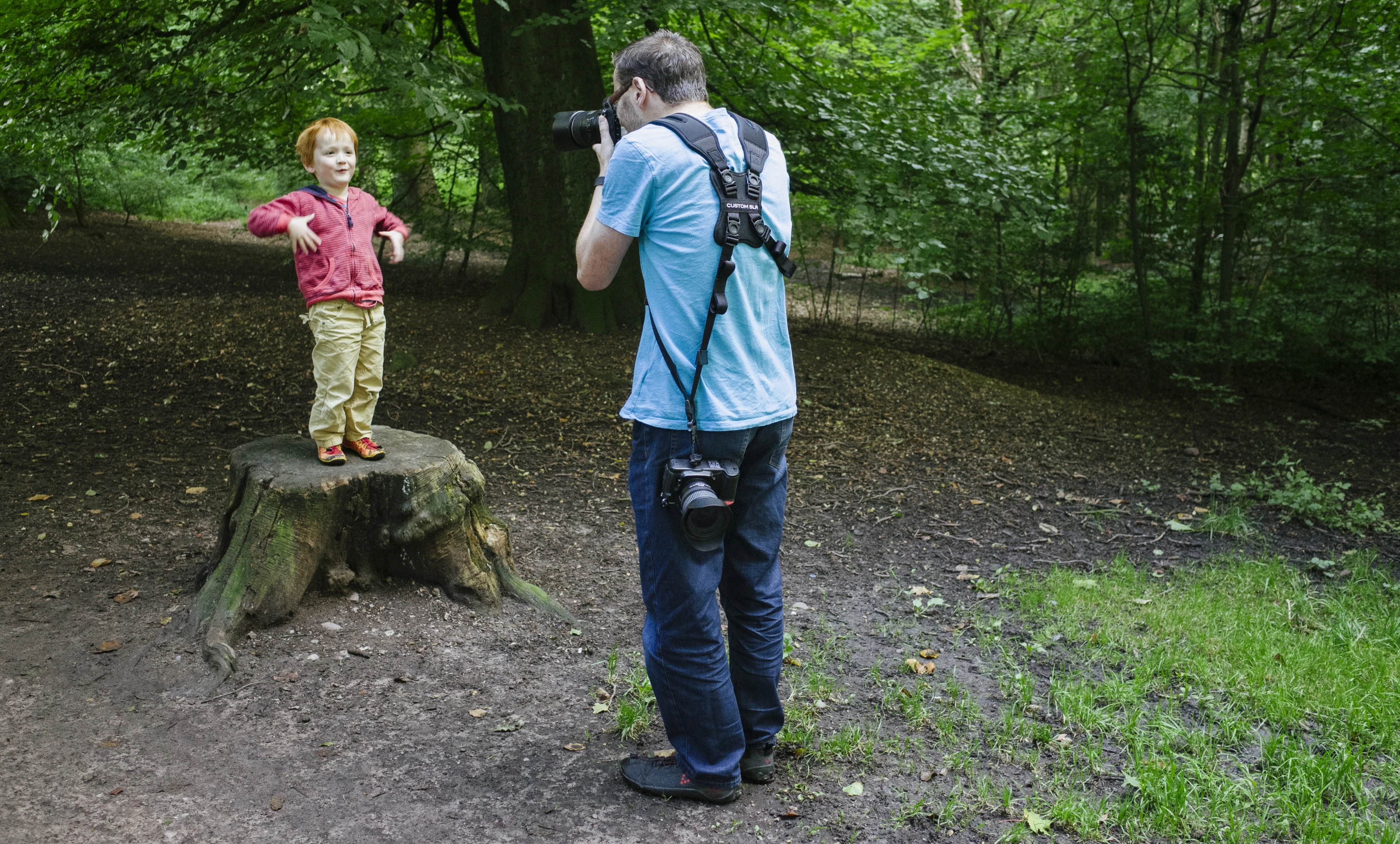 The Custom SLR Dual Camera Strap means users can quickly switch between cameras