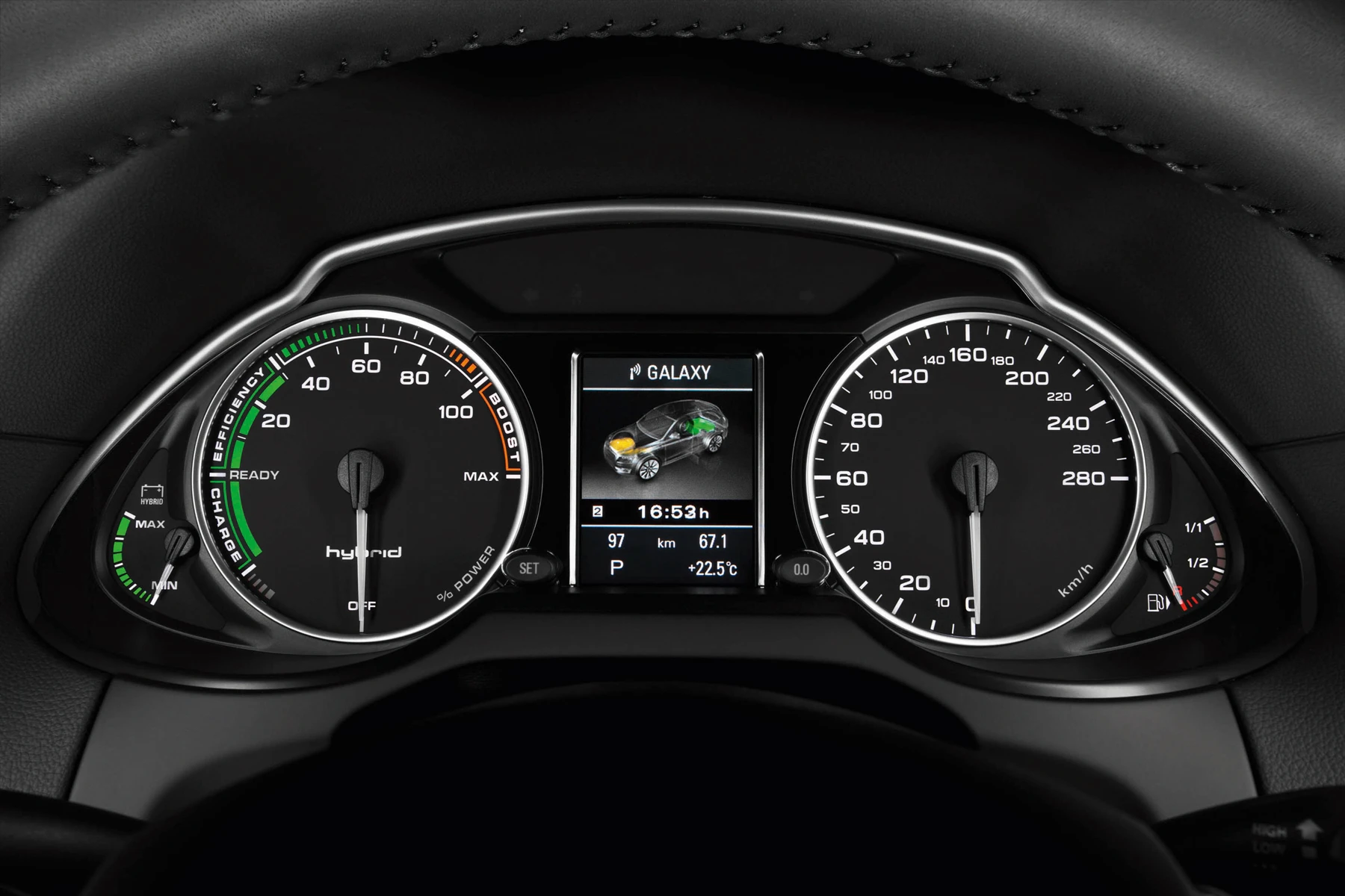 The Audi Q5 hybrid quattro dash
