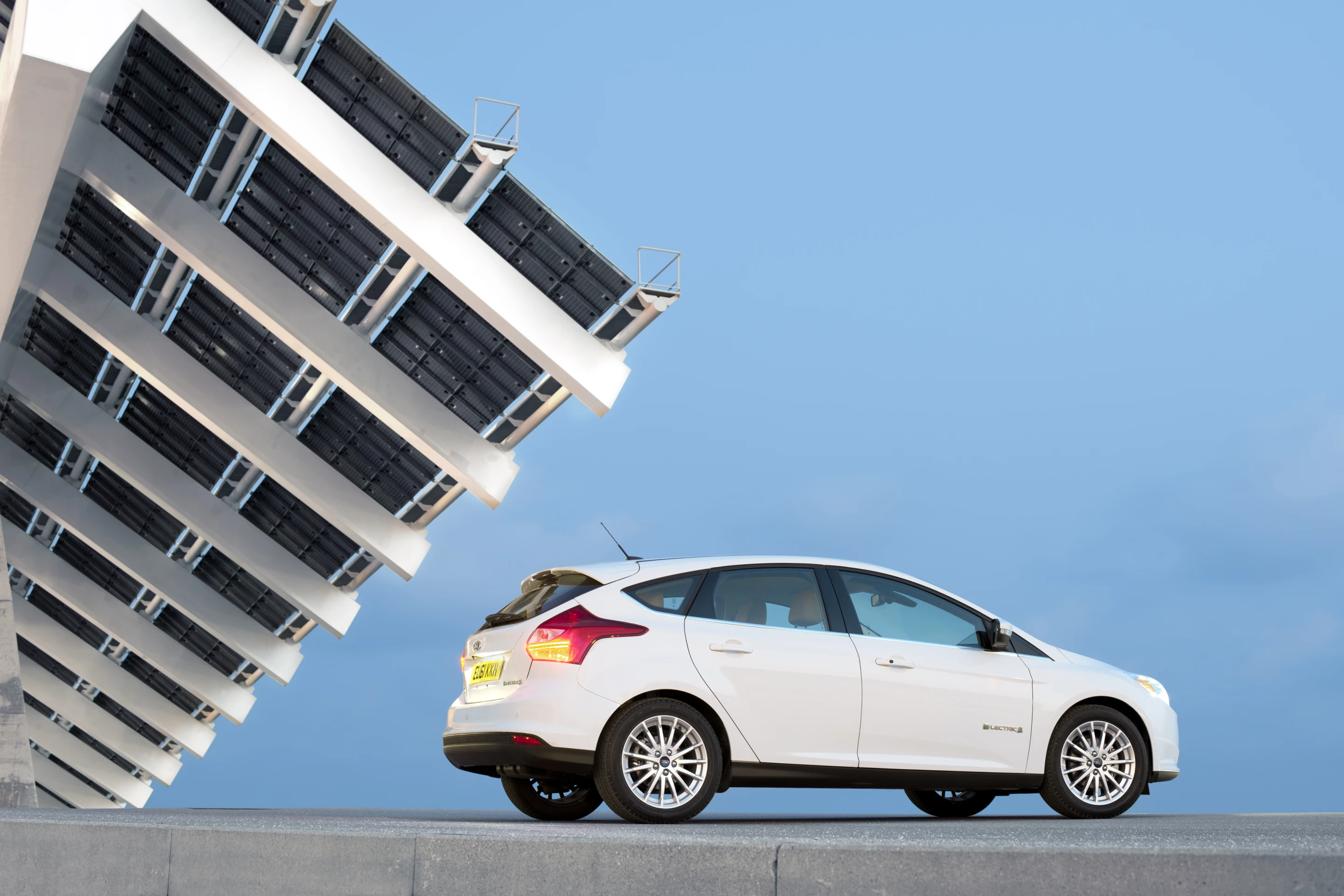 The Focus Electric includes Ford's SYNC interface that presents the driver with real-time vehicle information, such as battery state of charge and distance to charge point