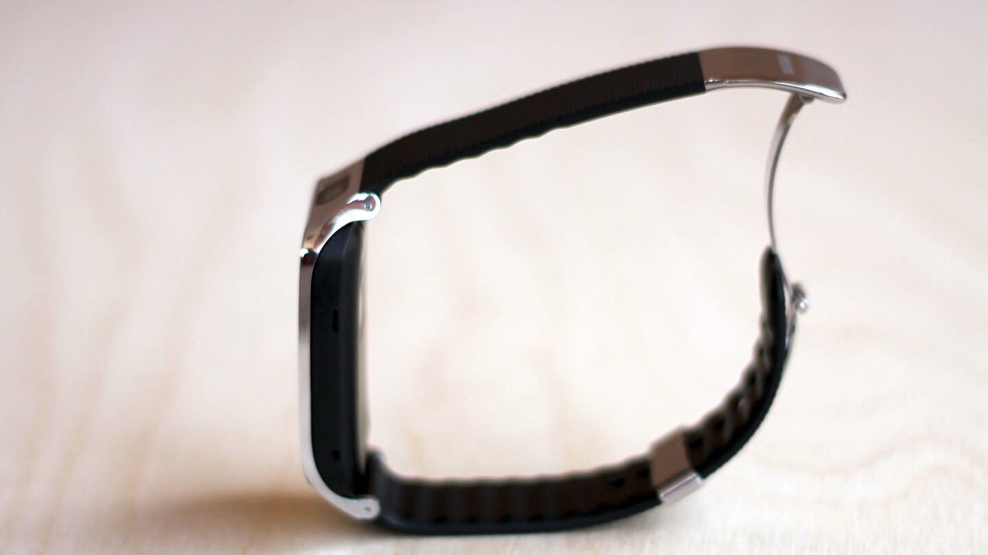 Side view of the Gear 2