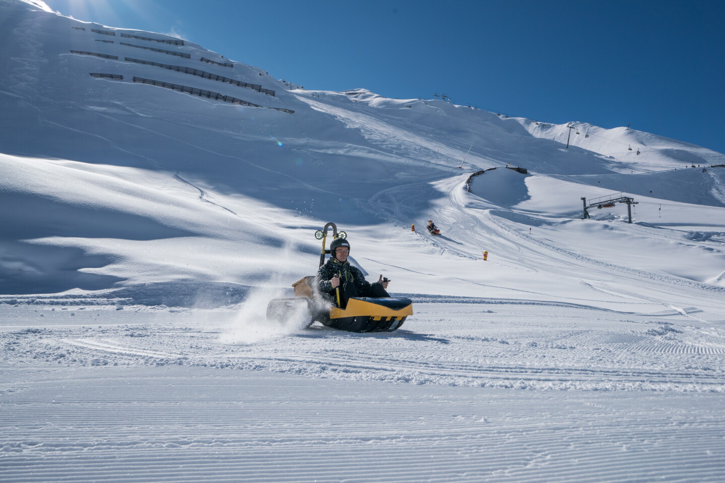 bobsla-electric-snow-drifter-brings-sled-like-action-to-flat-ground
