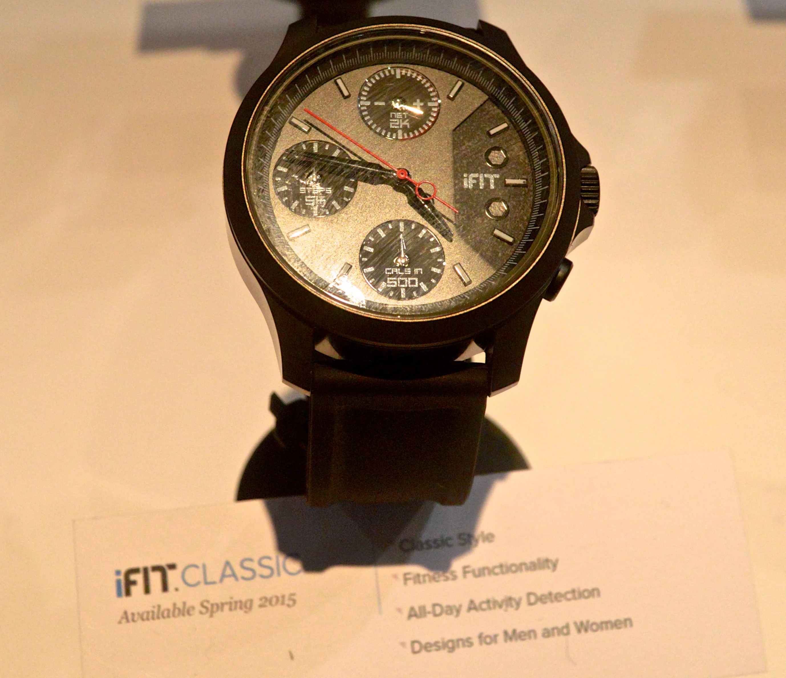 The iFit Classic uses sub-dials to show fitness metrics (Photo: C.C. Weiss/Gizmag)
