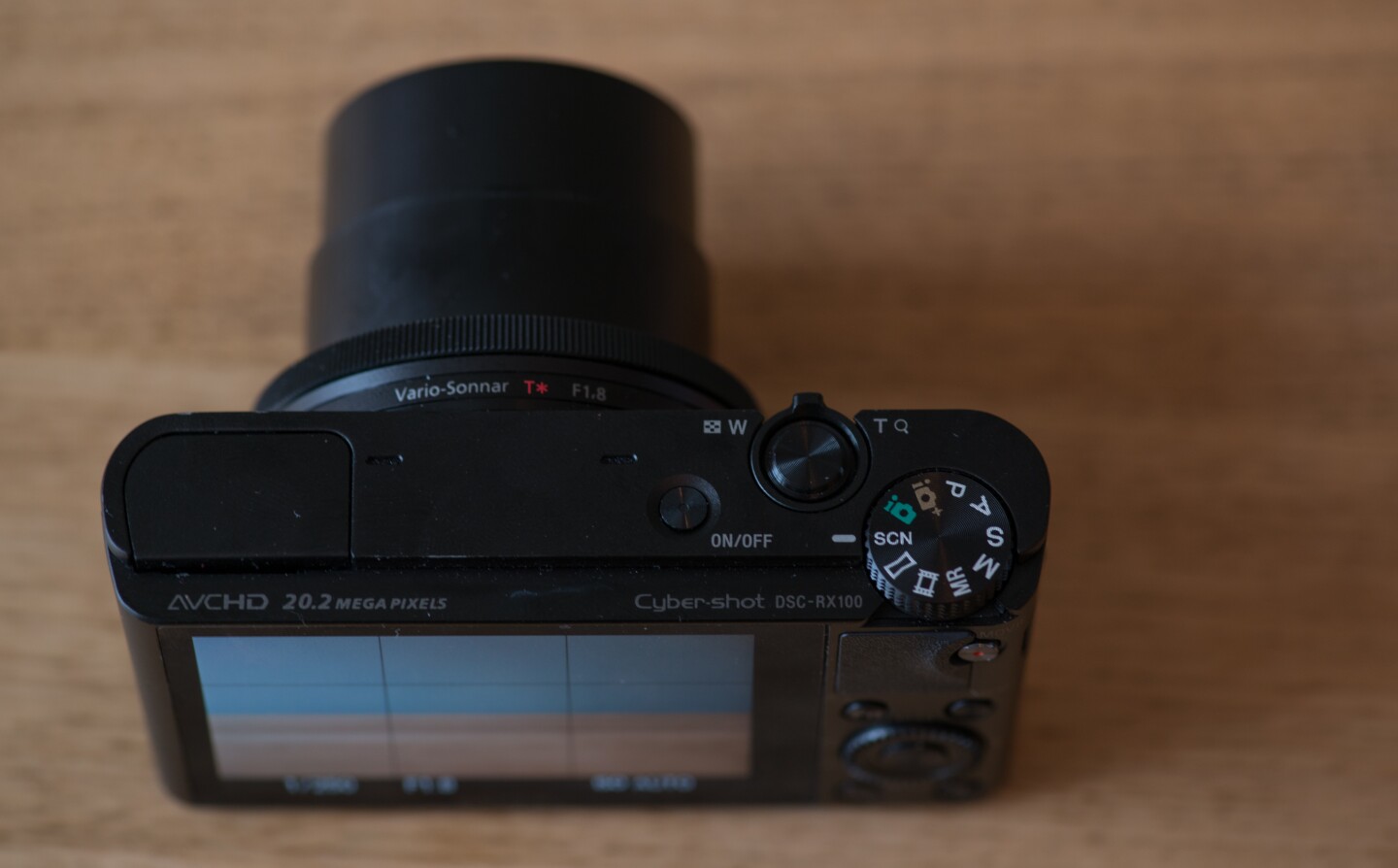 A Control Ring that surrounds the lens body on the Sony Cyber-shot RX100 allows users to adjust exposure, zoom and other functions with a spin of the fingers