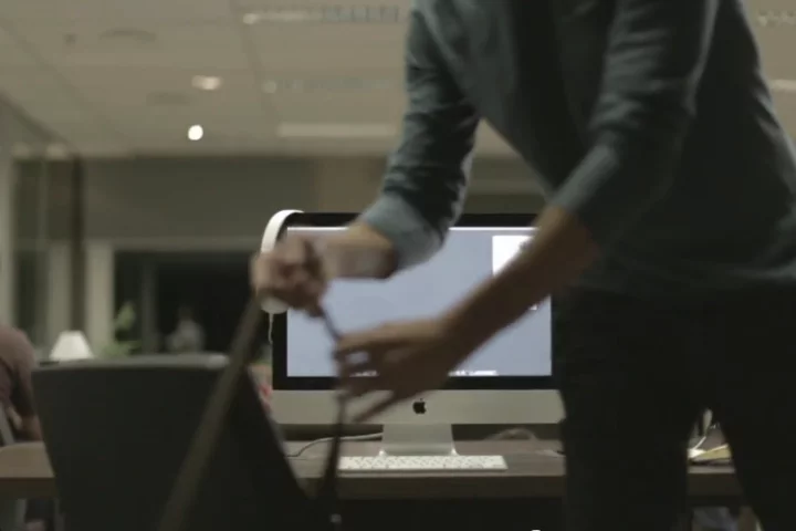 Ecobeneficios' GreenCam app uses the computer cam to sense when the user walks away and turn off the monitor