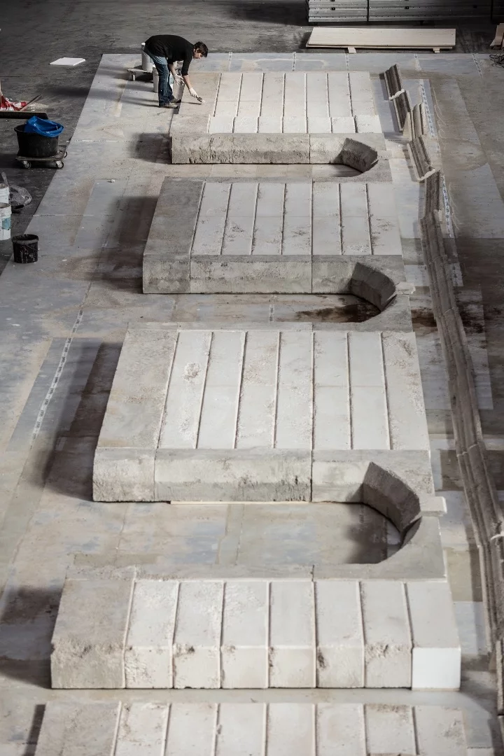 IQOS World covers the front of two buildings named Oficina 31 and Spazio Quattrocento but this fake facade makes them look like one large building