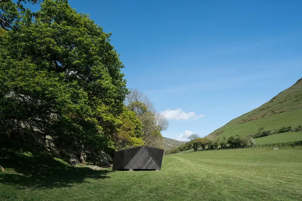 Located in Castell y Bere, Wales the cabin is one of eight Epic Retreats’ Pop-Up Hotels