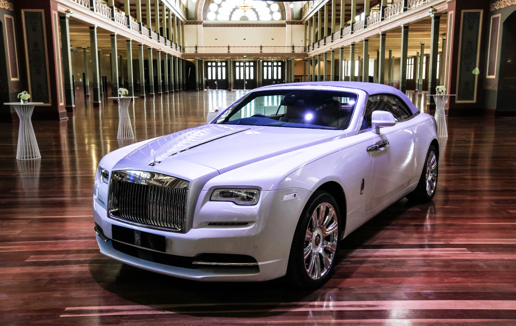 The engineers who worked on the roof have dubbed its action a "silent ballet"