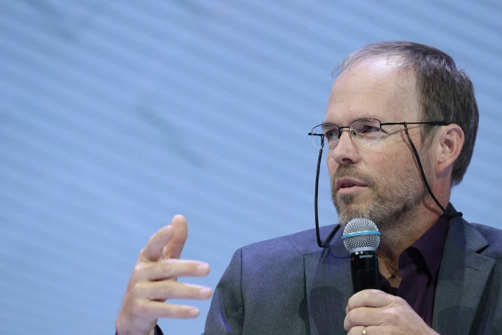 "Token technoskeptic" Eric Brende presents his extremely cautious approach to technology at WCIT Yerevan 2019