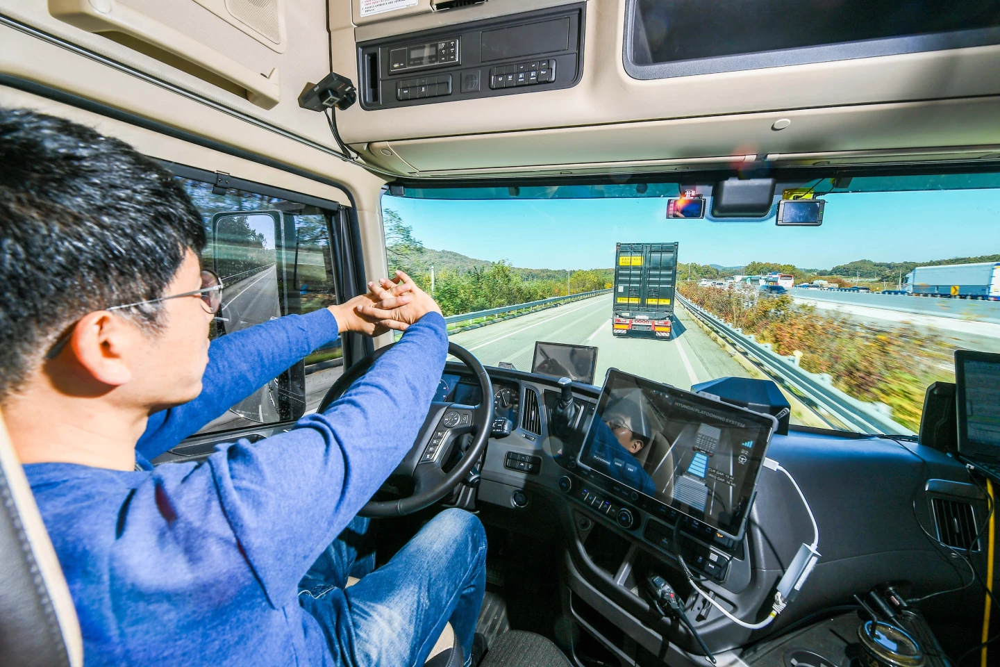 By enabling trucks to autonomously follow each other in a neat formation, truck platooning could bring a whole host of benefits to the freight industry