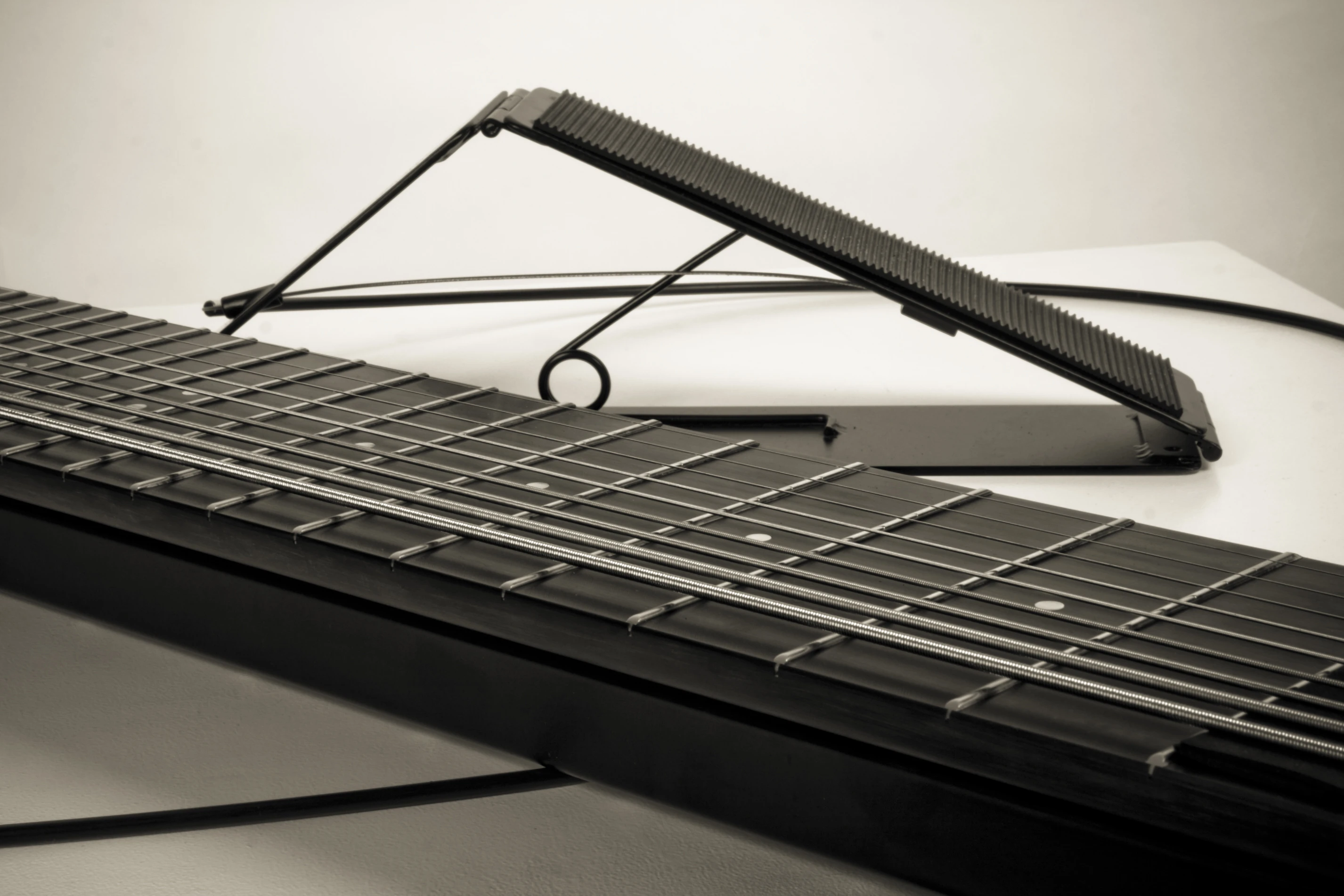 An included pedal-based dynamic mute feature acts as a virtual palm to help keep wayward strings in check