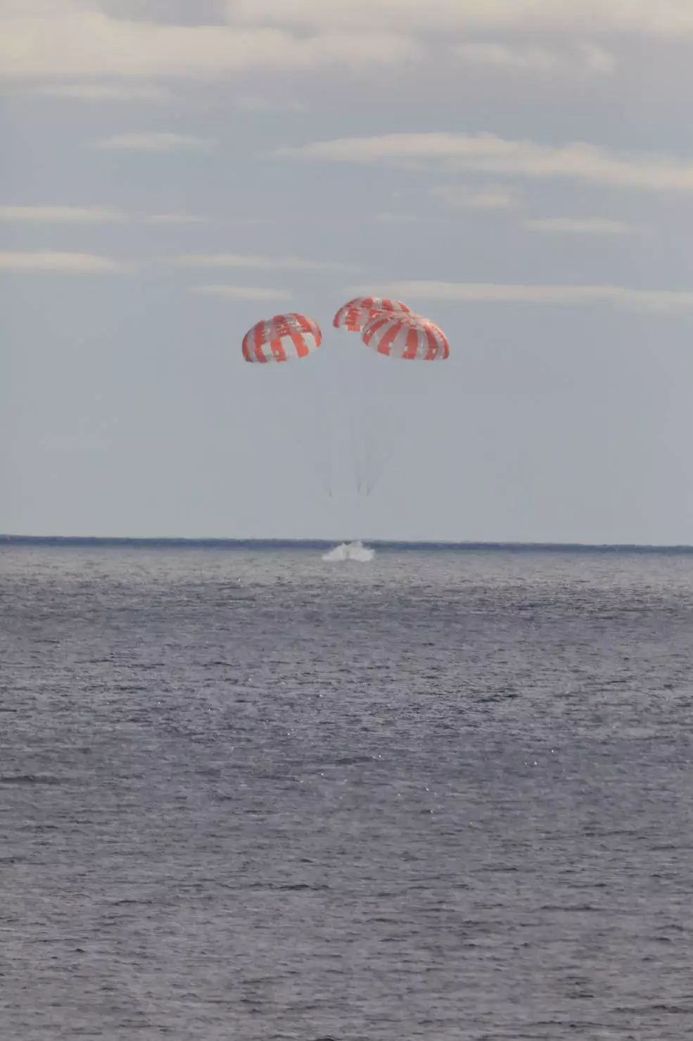 Artemis 1 splashing down in the Pacific