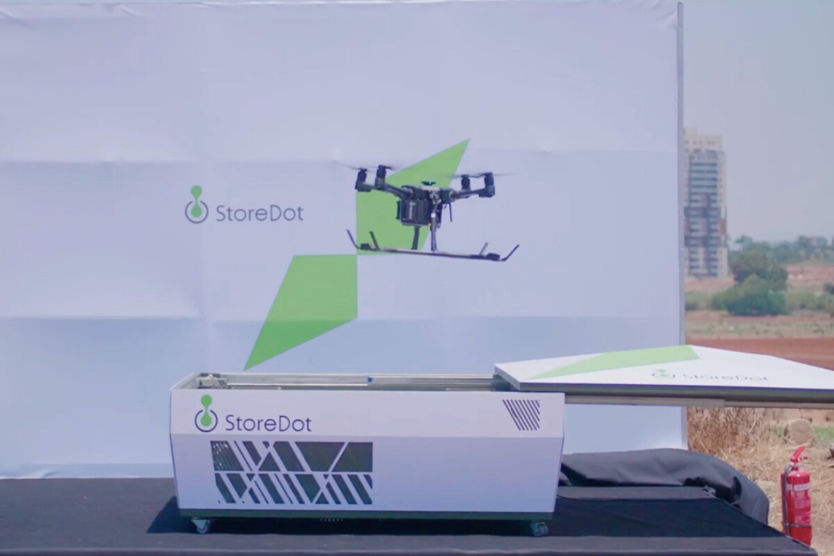 A FlashBattery-packin' drone lifts off from the StoreDot charging station
