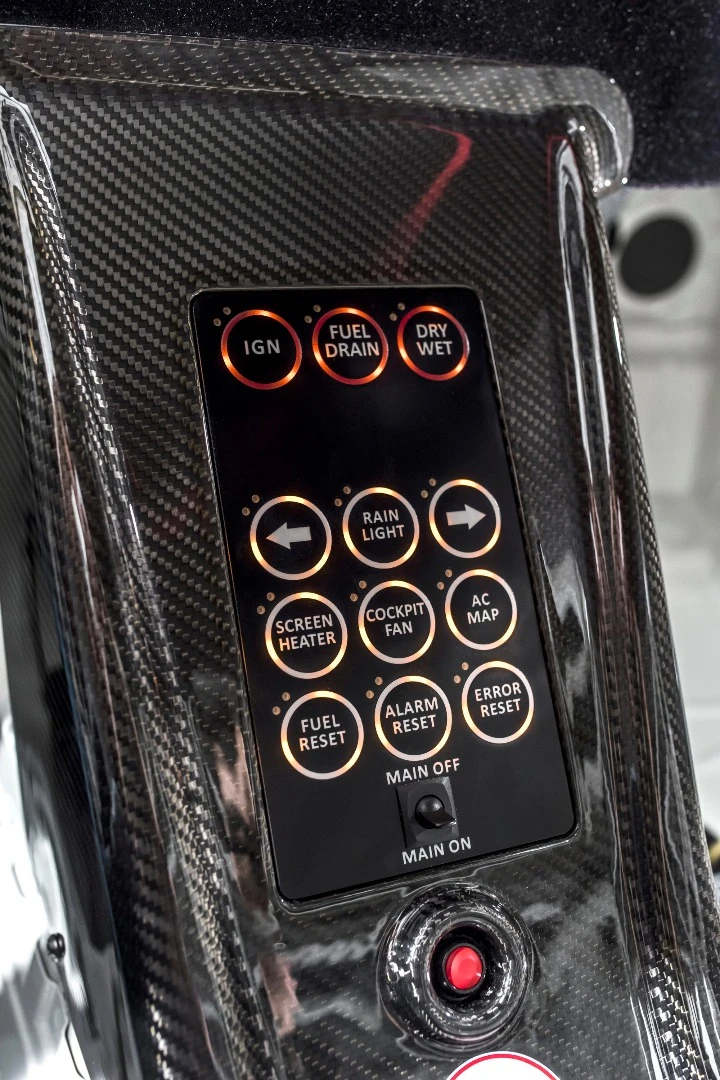 Mounted in carbon fiber, the emergency switches and pre-test buttons are mounted as the center column for the dashboard