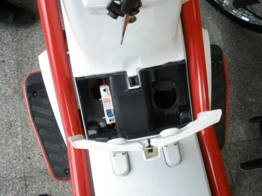 The electrical connection is at the base of where the gas tank would normally be.