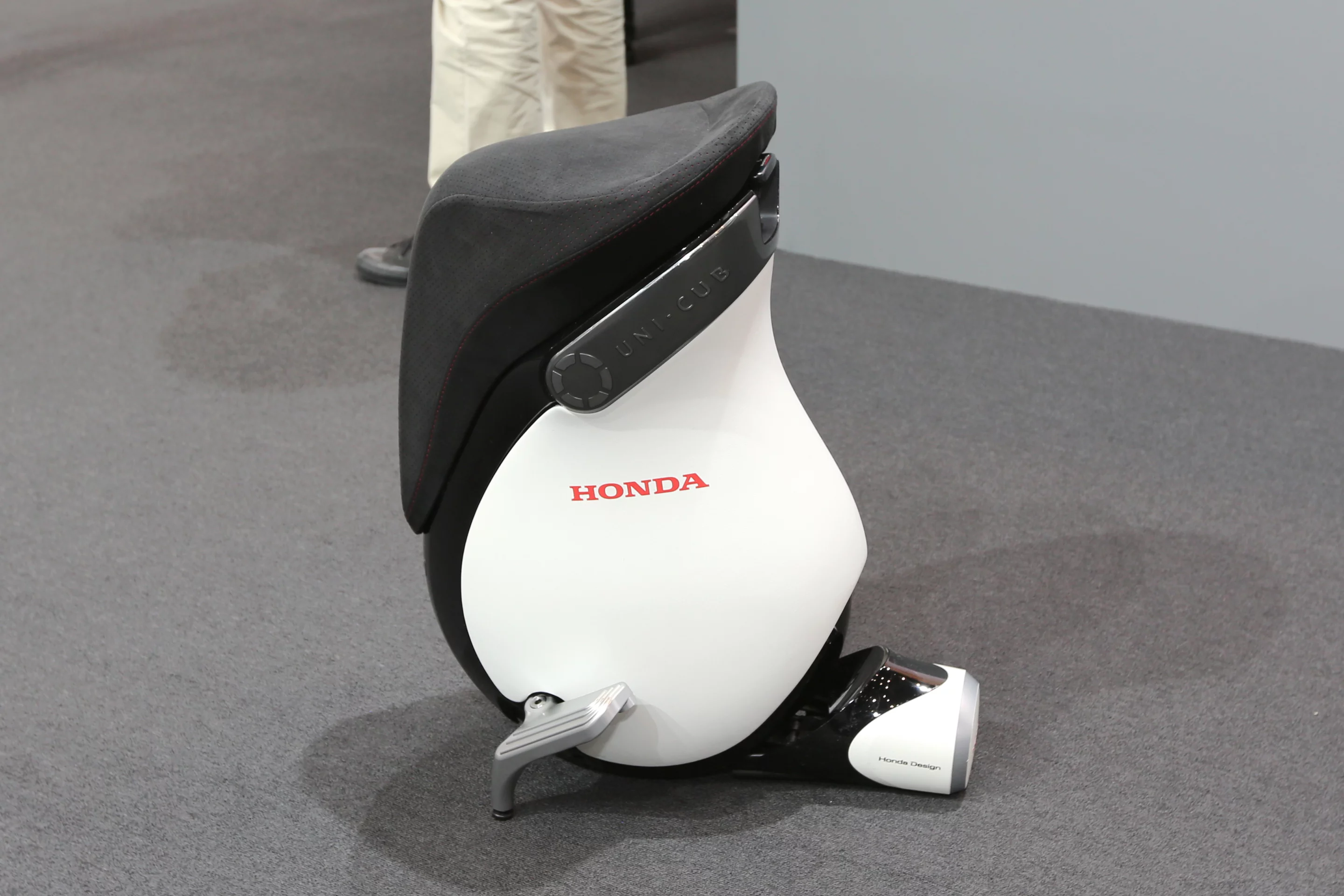 Honda's UNI-CUB β (Photo: Mike Hanlon / Gizmag.com)