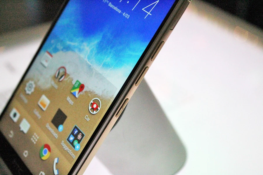 The M9 running Android Lollipop with Sense 7 UI (Photo: Stu Robarts/Gizmag.com)