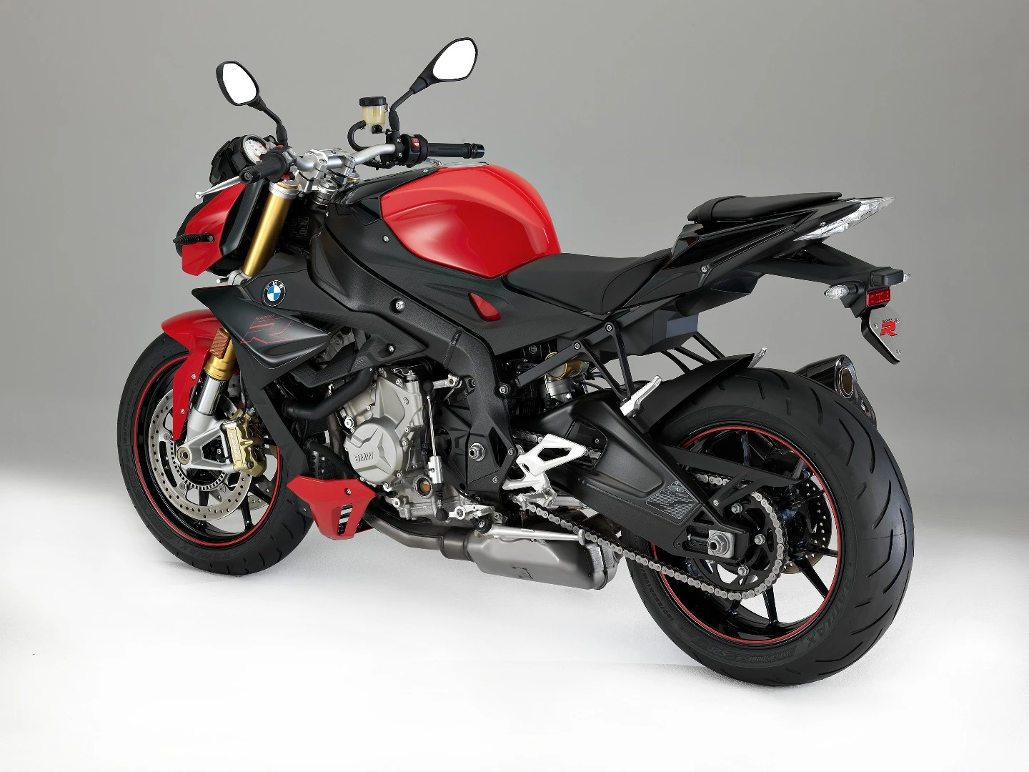2017 BMW S1000R: most of the design is pedestrian but not offensive