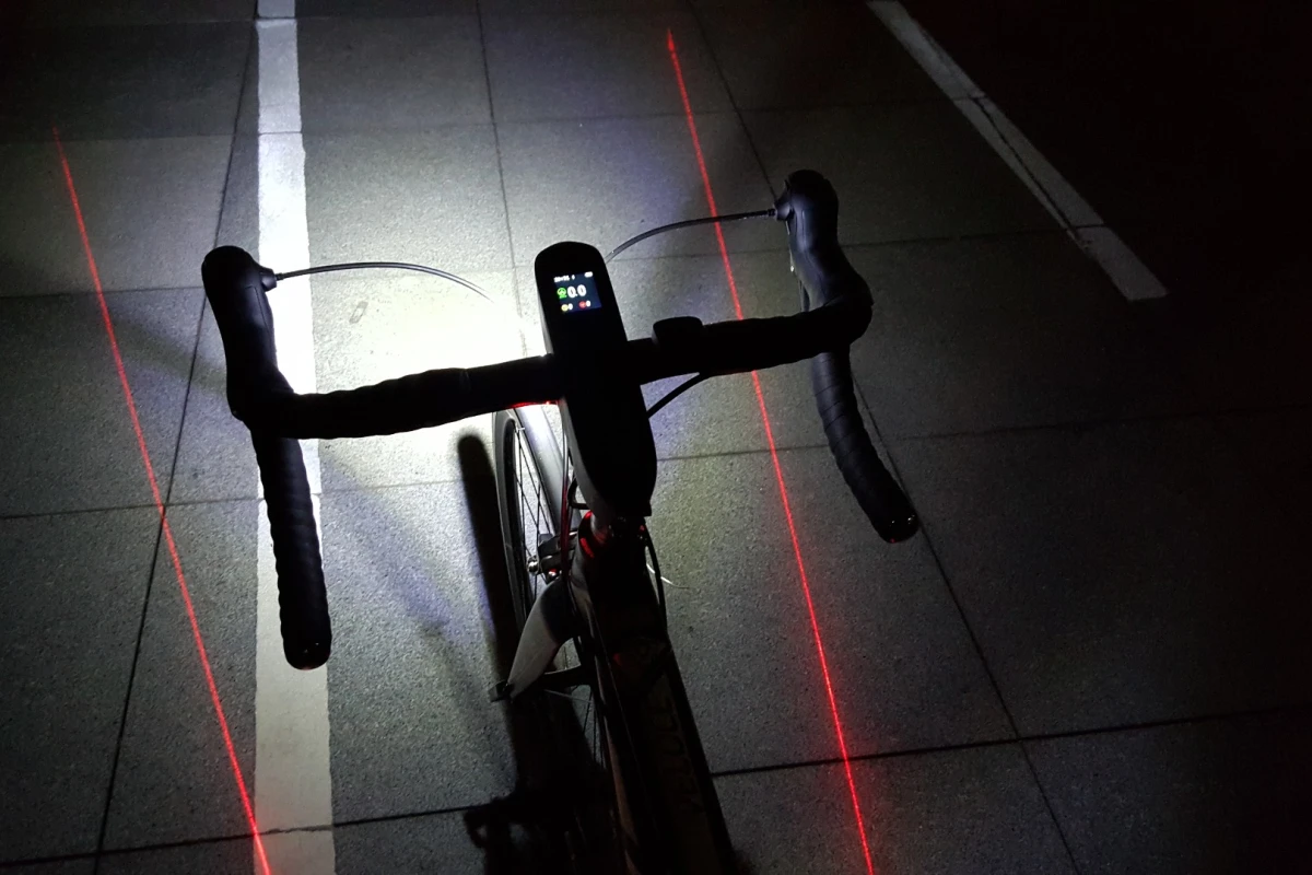 The Speednite in hazard-light mode, with both turn indicators and headlight flashing