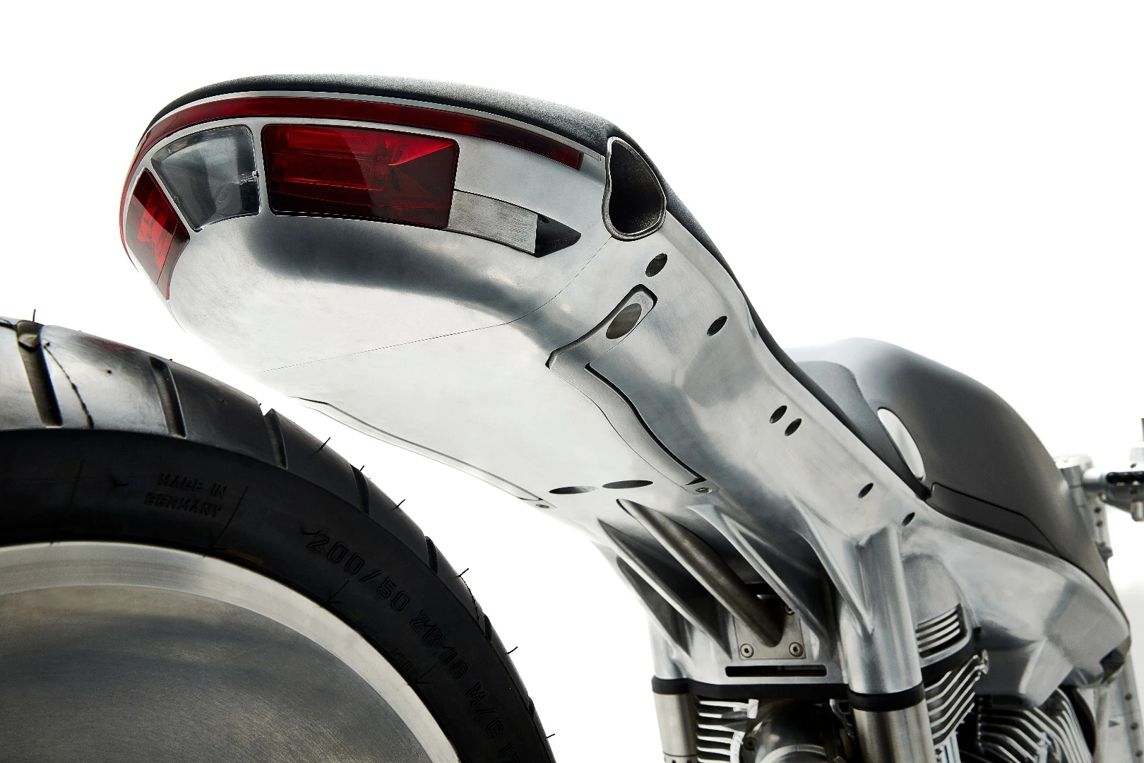 Vanguard Roadster: metallic tail unit