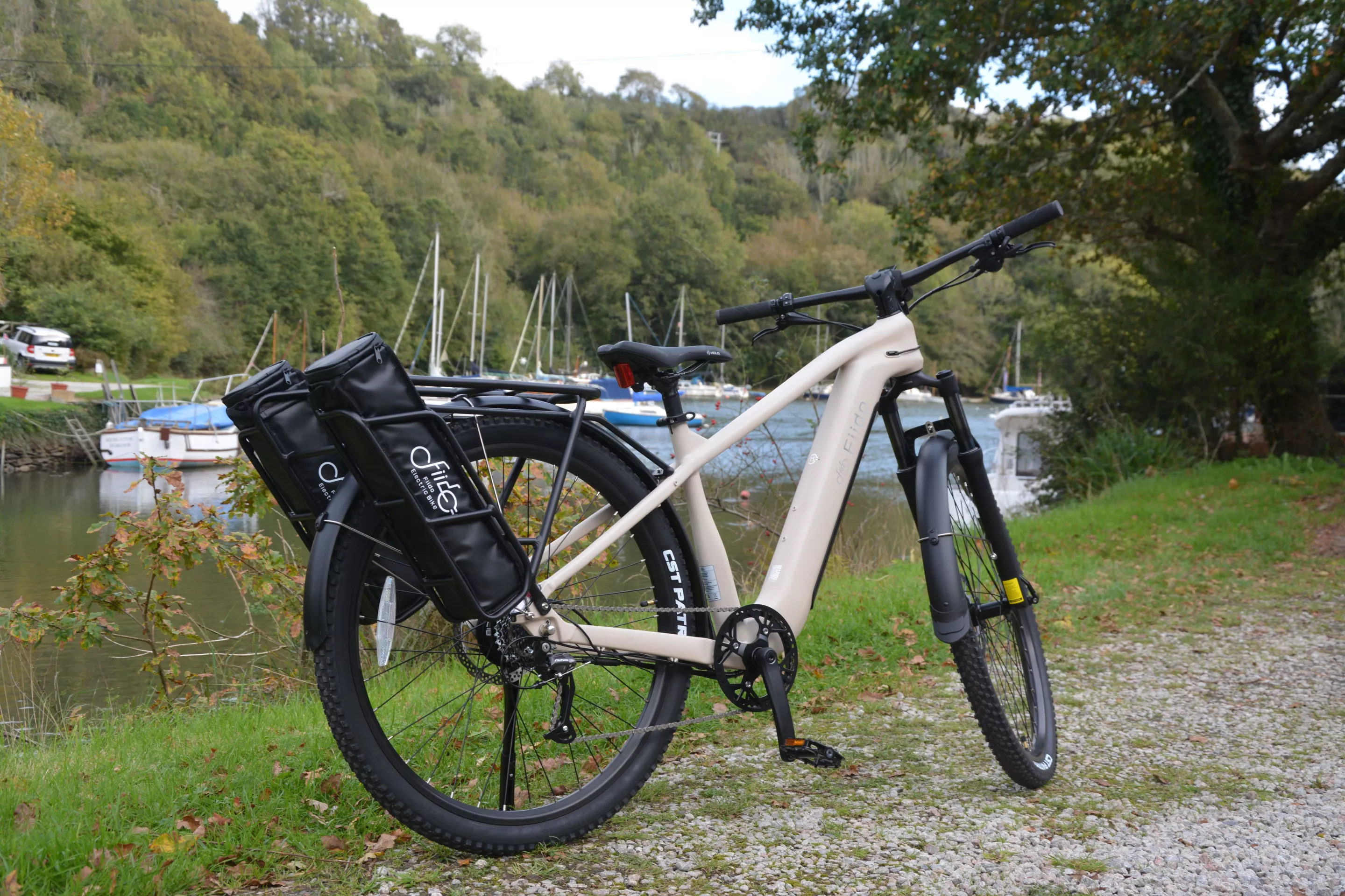 Front suspension, wide handlebar, ergo saddle, knobby tires on 29-inch rims, and a capable rear rack
