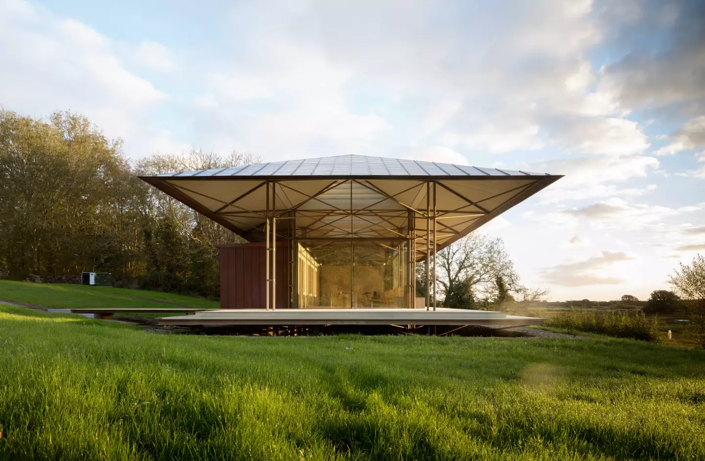 Saltmarsh House was designed by Niall McLaughlin Architects and is located on the Isle of Wight