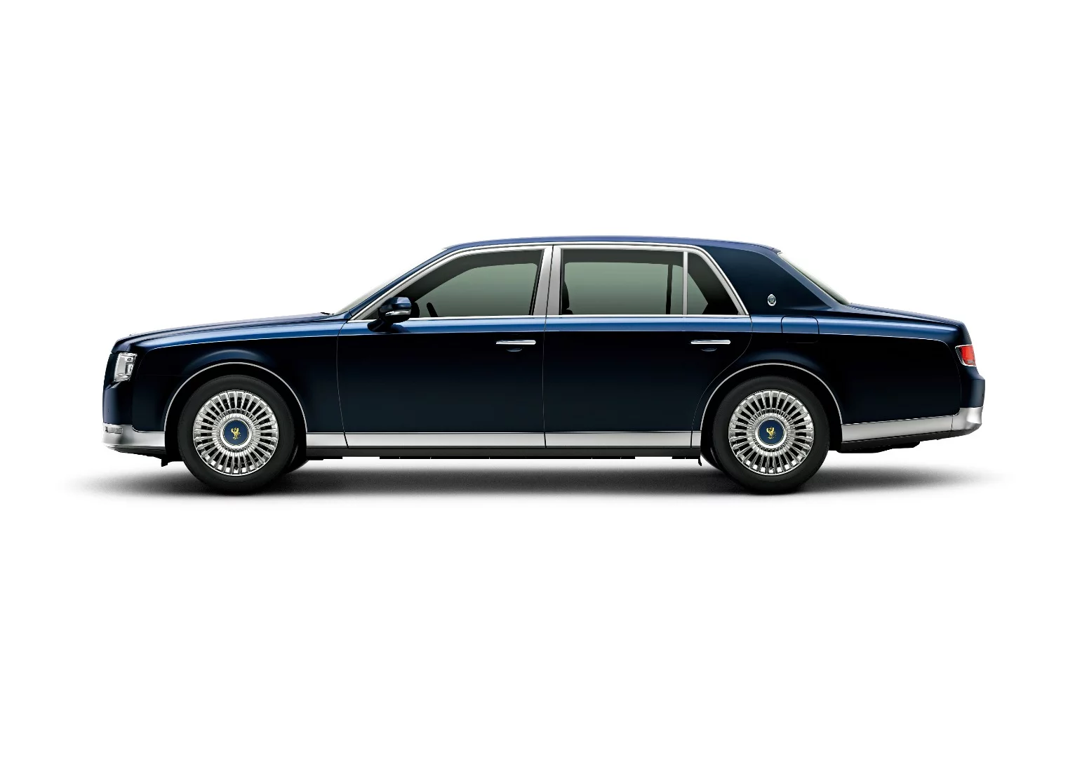 Toyota launches the first fully redesigned Century in 21 years