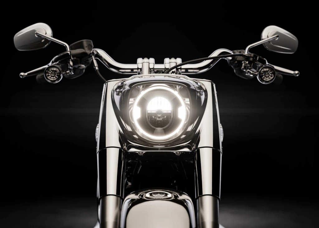 A round air cleaner, yellow highlights on the lower rocker covers, engine covers, and tank console insert represent some styling cues of the original Fat Boy
