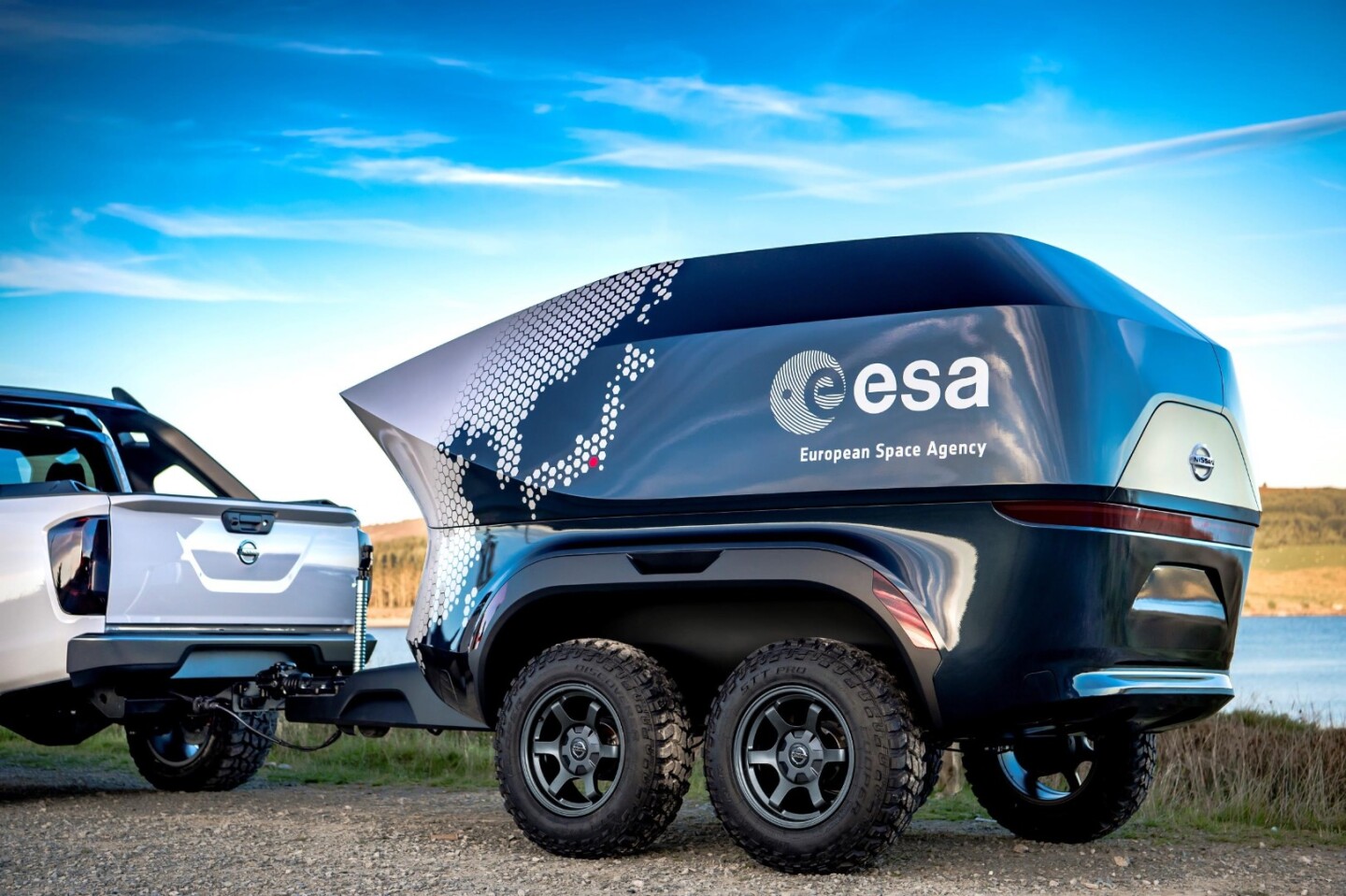 Even without the telescope, that's one cool trailer. It features a dual-axle design, steel chassis and laminated carbon fiber body