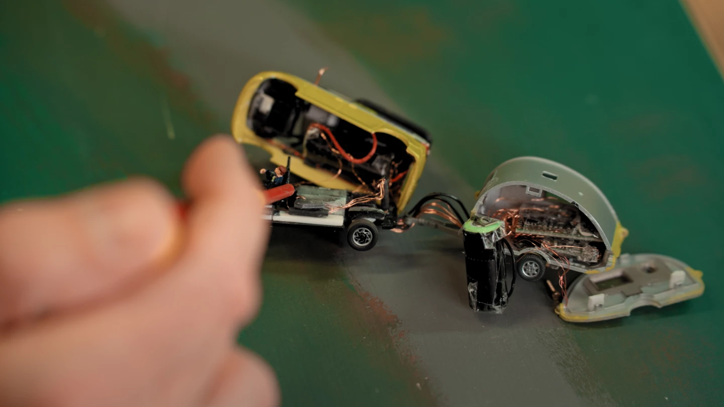 In order to work in the necessary electrical hardware, the Miniatur Wunderland team added in a roof rack and a teardrop trailer