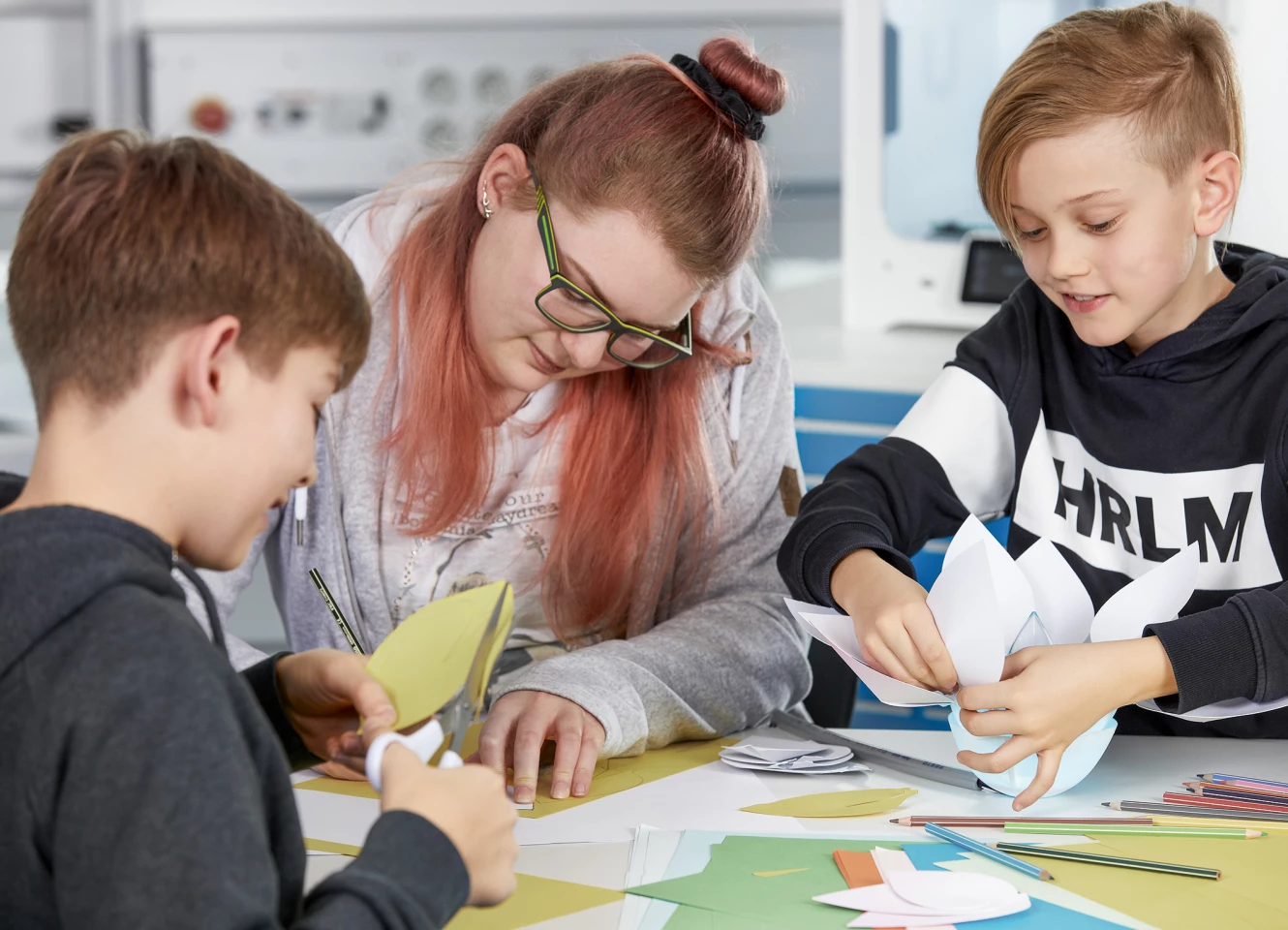 The Bionic Flower is a STEM learning kit destined for the classroom
