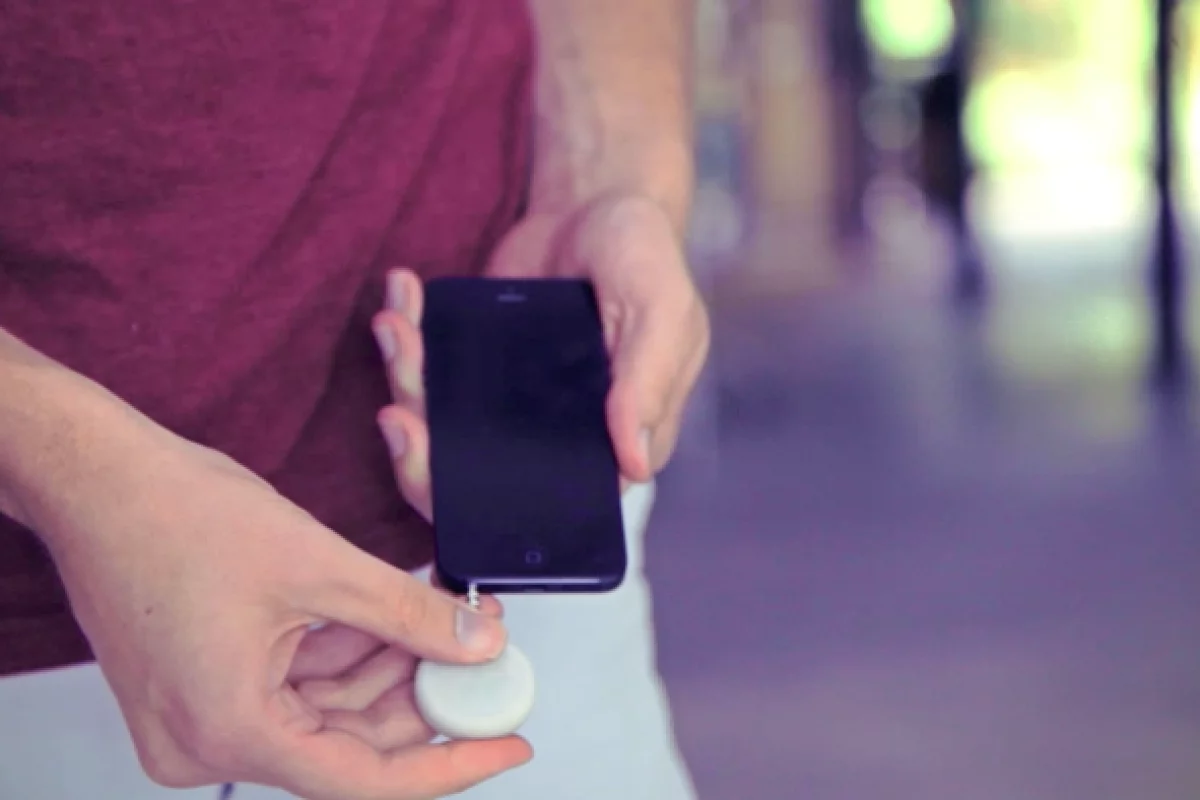 The FloJack is a small disc-shaped NFC reader/writer for Apple mobile devices that conveniently plugs into a 3.5-mm audio port