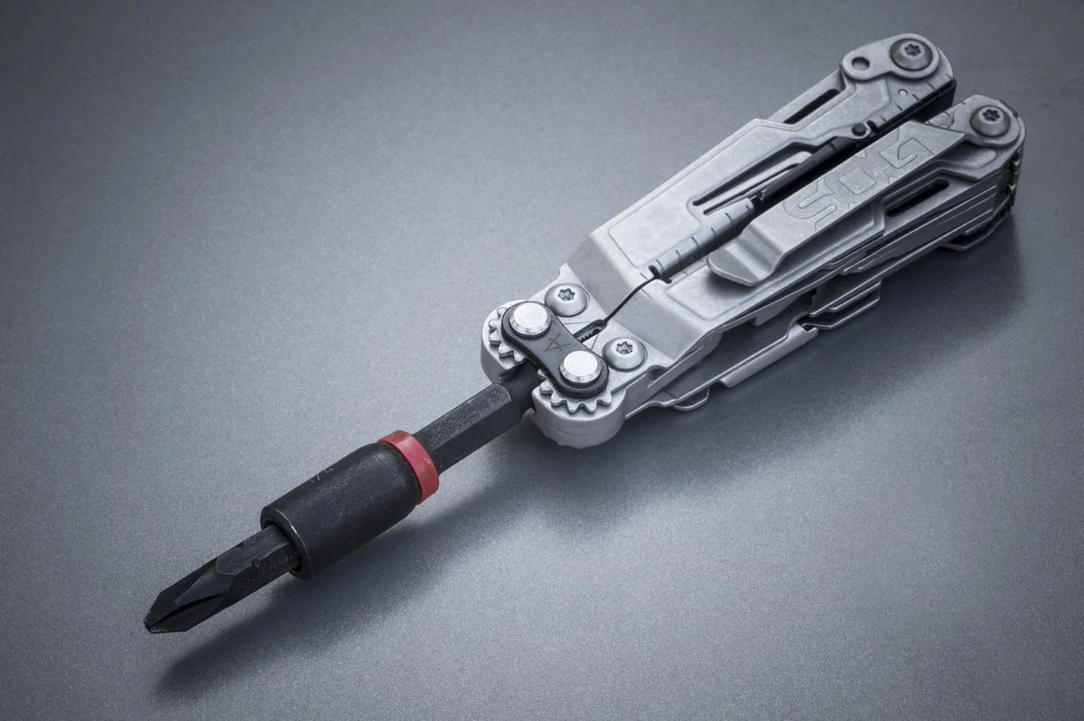 The SOG PowerLitre includes a magnetic hex bit driver