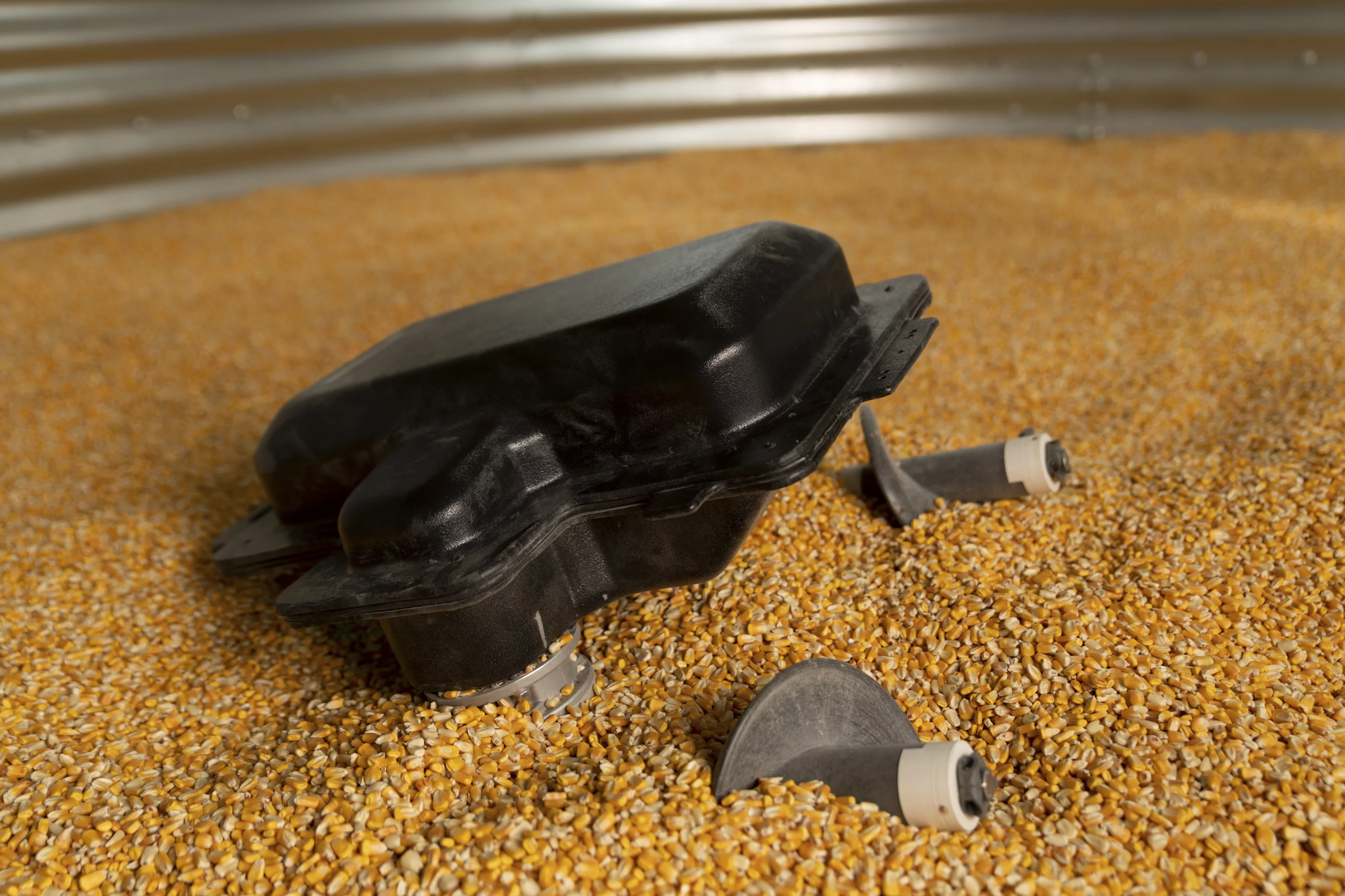 Measuring approximately 20 by 20 inches (508 mm) and tipping the scales at 50 lb (23 kg), the square-bodied Grain Weevil redistributes stored grain by moving through it on two motorized augers
