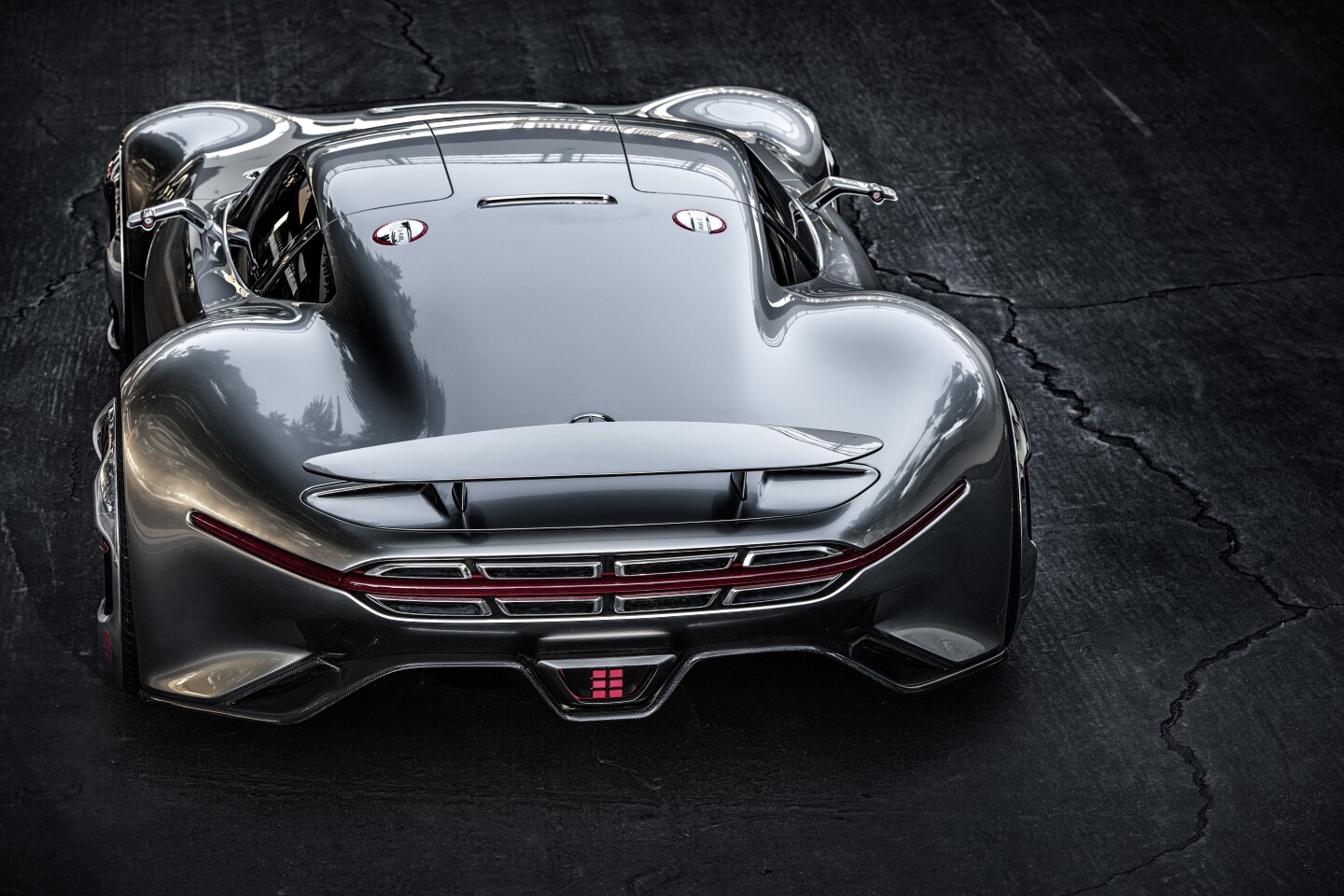 Mercedes-AMG sound team created a distinct, performance bent exhaust note for the eight narrow exhaust vents integrated into the Vision GT’s oversized rear end