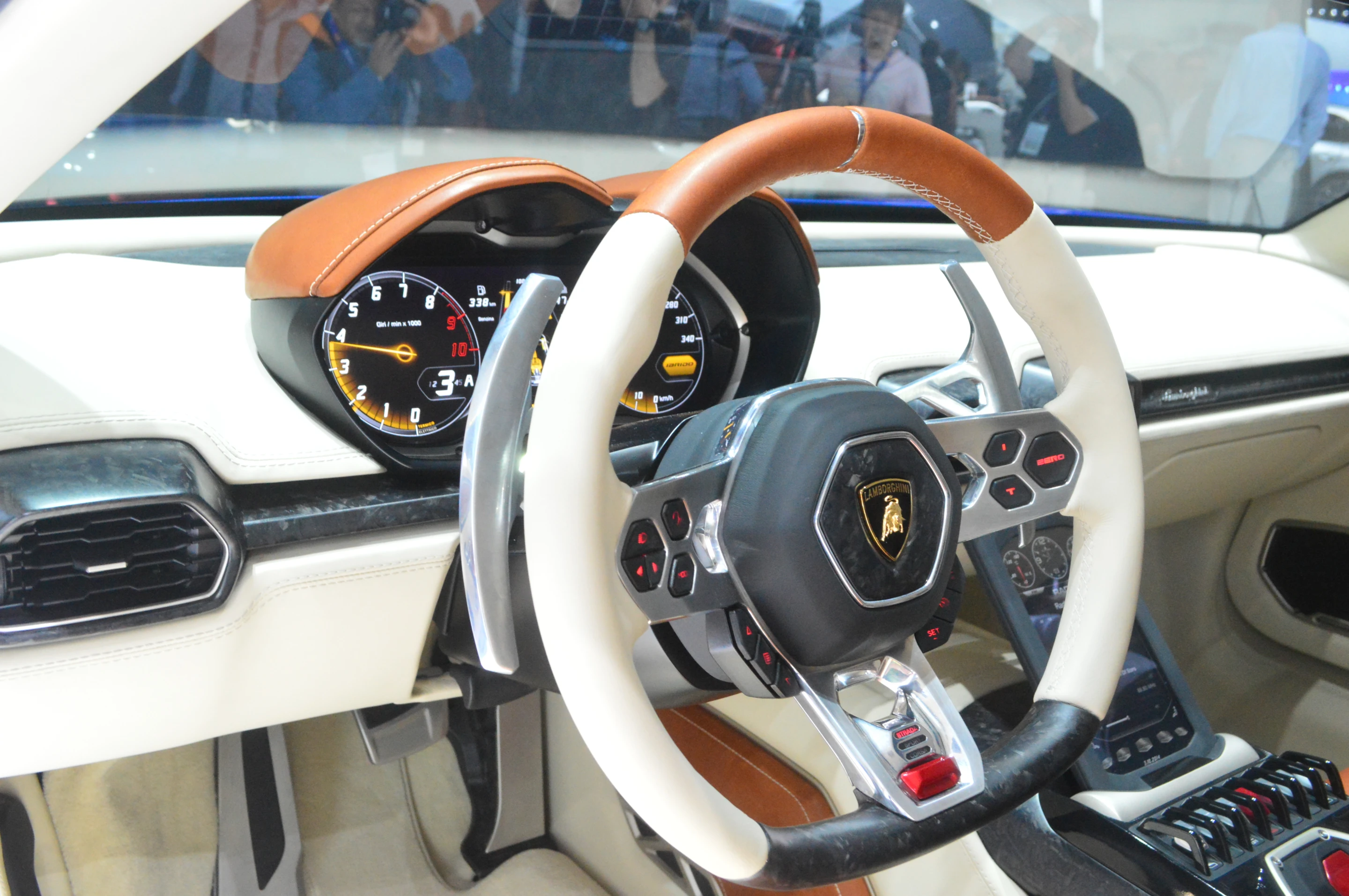 Inside the Lamborghini Asterion concept (Photo: C.C. Weiss/Gizmag)