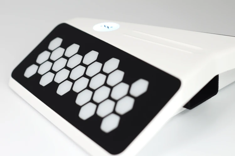 The du-touch S will sport a 52 pad, 3 octave pressure sensitive keyboard split left and right