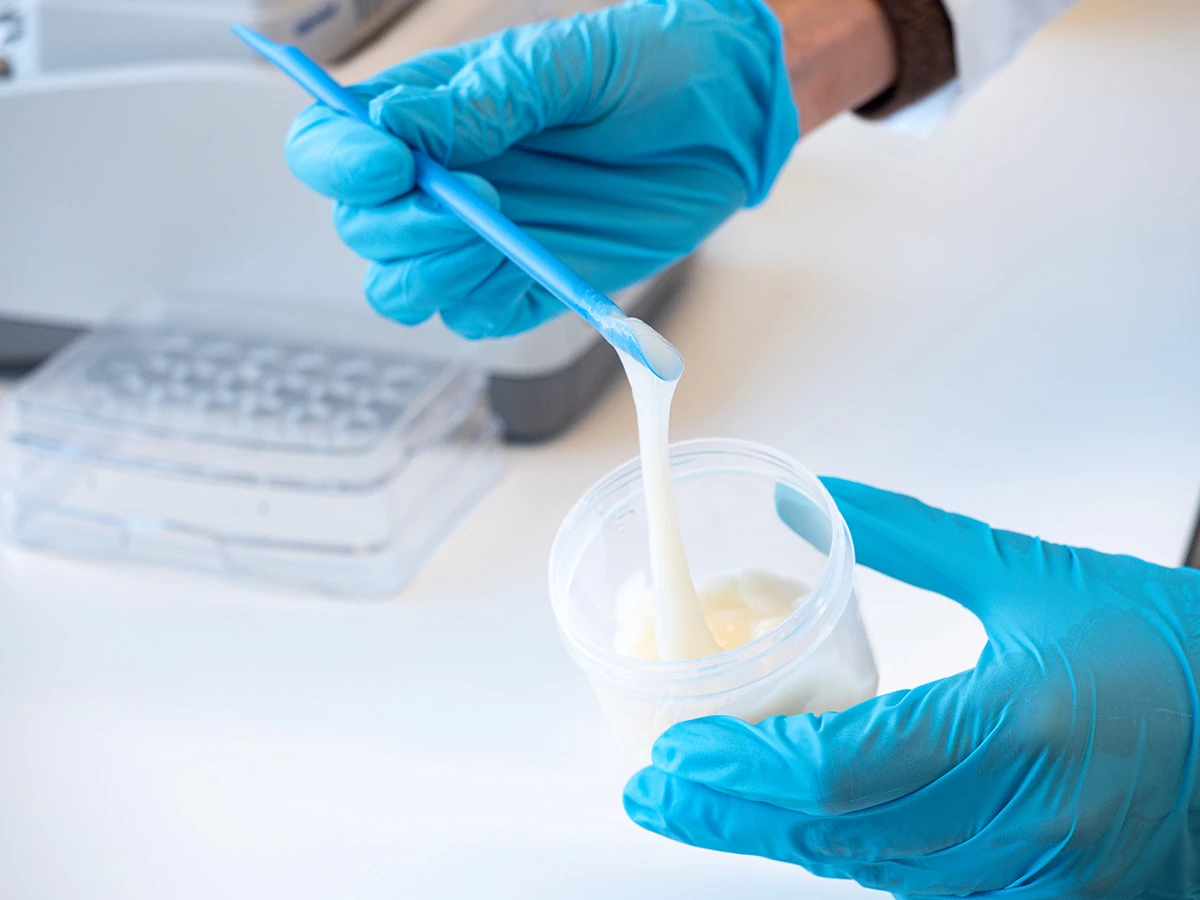 Thanks to the mycelial fibers' auxiliary molecules, they are good natural emulsifiers – and they're safe to eat too