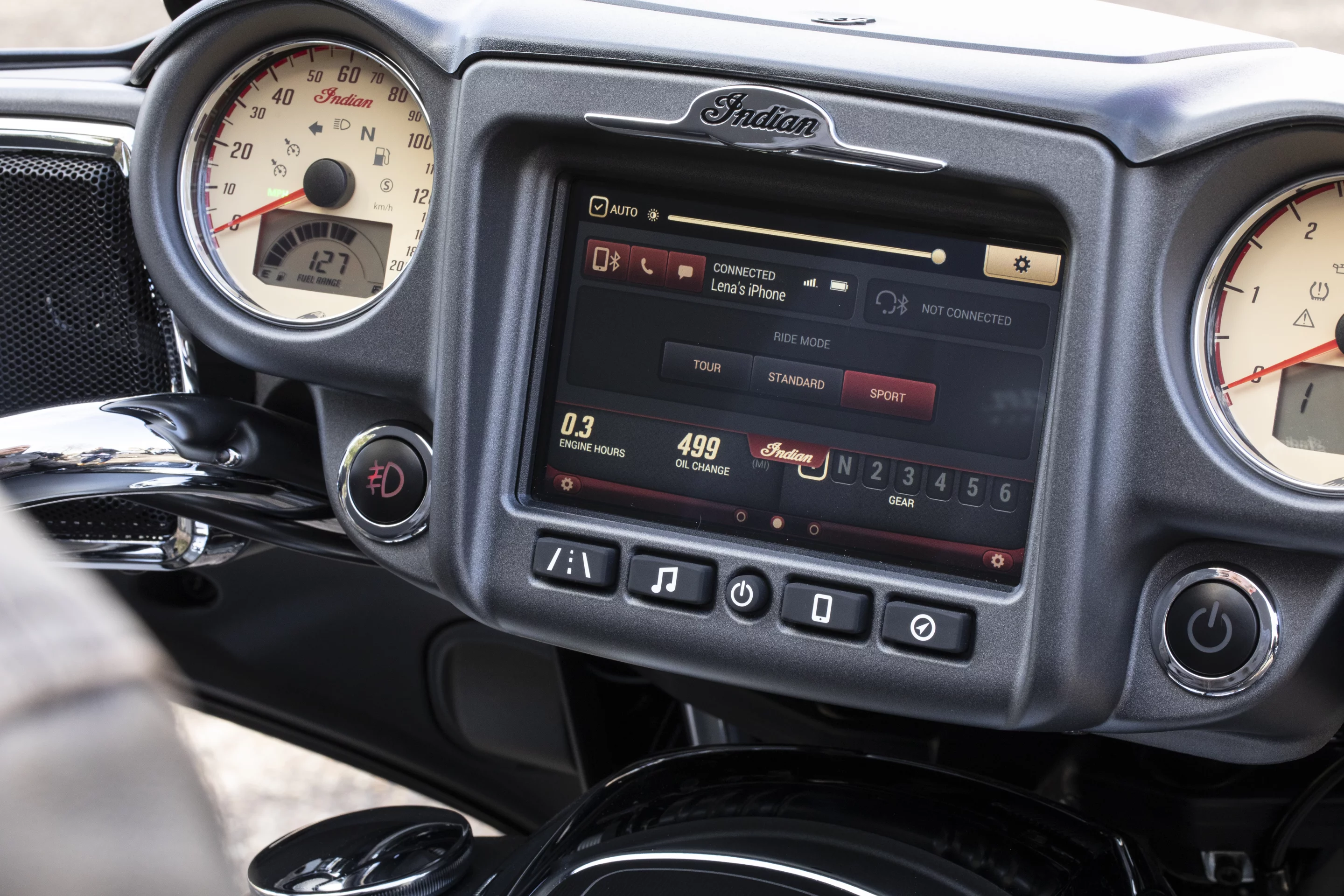 2019 Indian Roadmaster: nicely laid out info screen