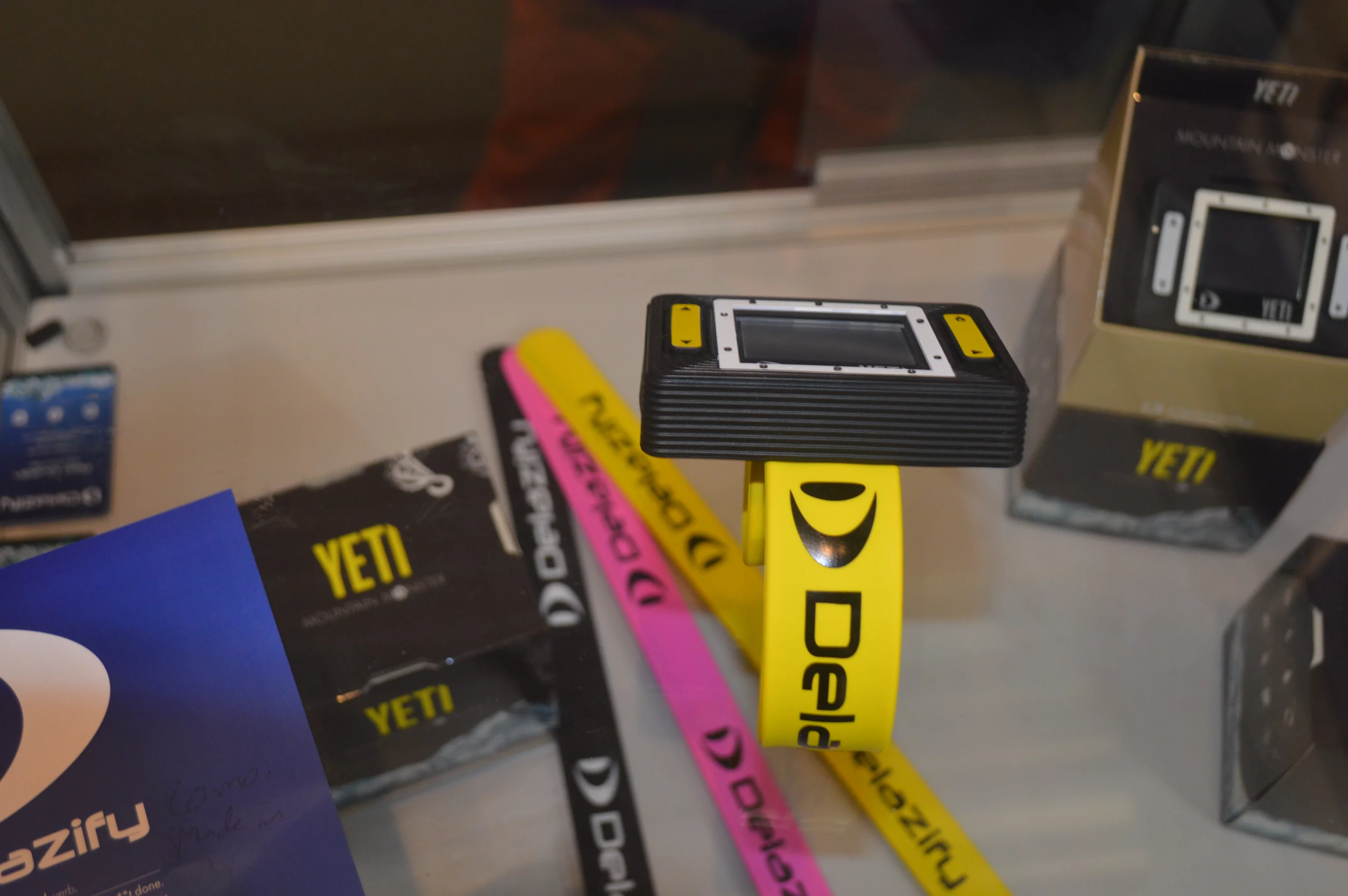 The Yeti uses slap straps