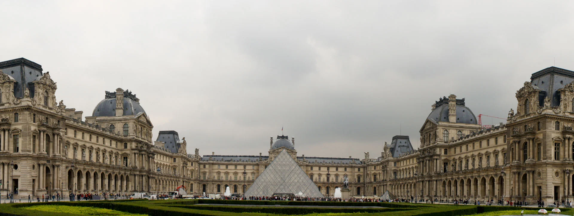 The Louvre in France is replacing its usual audio guides with the Nintendo 3DS (Photo: Noel McKeegan)