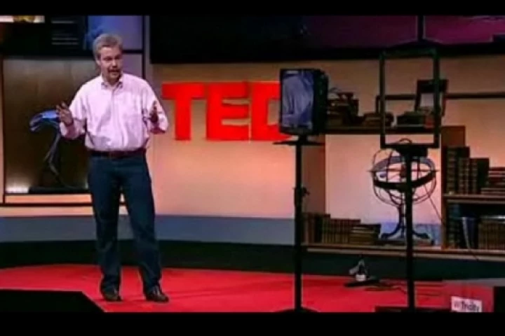 Eric Giler demonstrates wireless power at TEDGlobal 2009