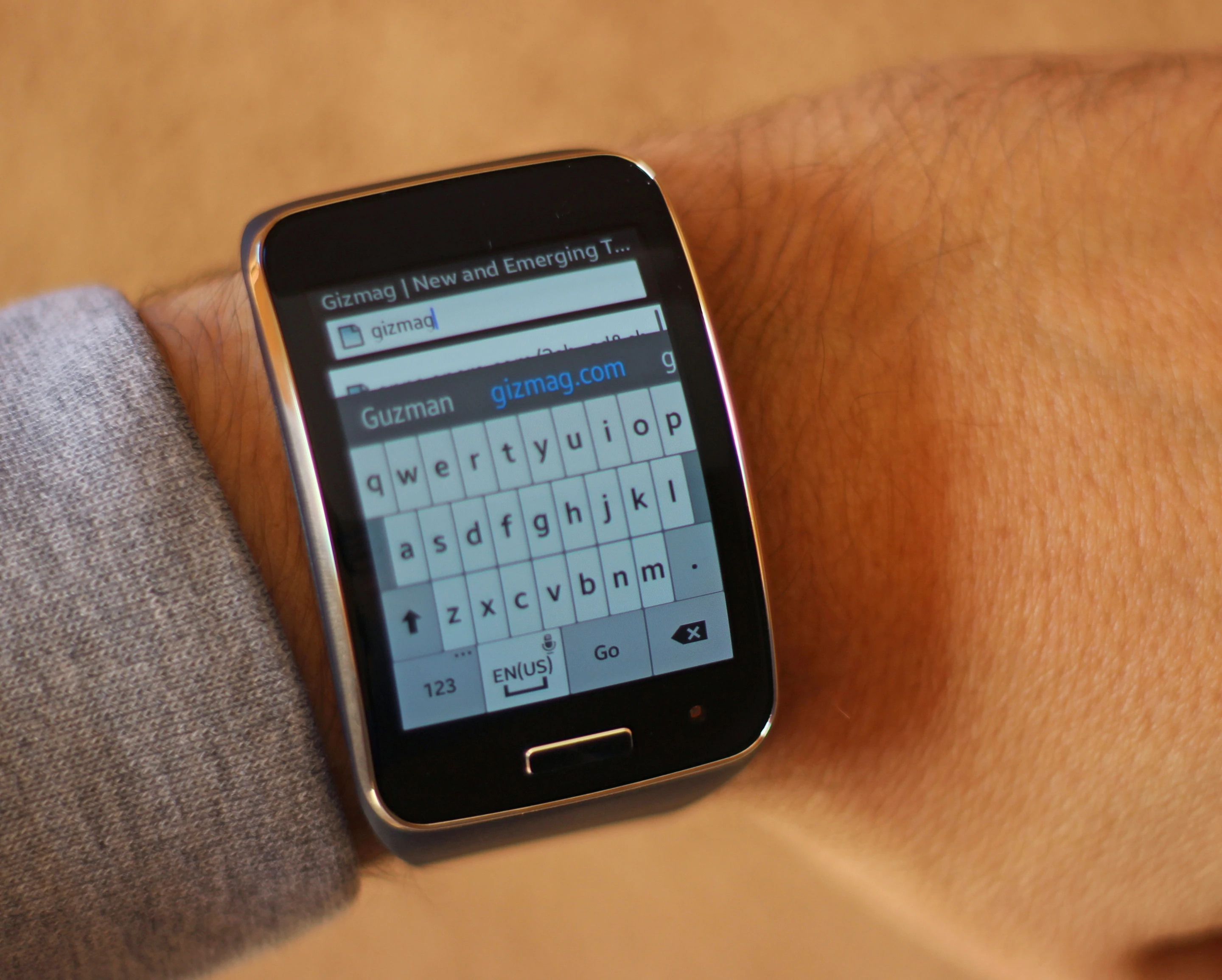 The Gear S has a virtual keyboard that lets you compose messages and search the web (Photo: Will Shanklin/Gizmag.com)