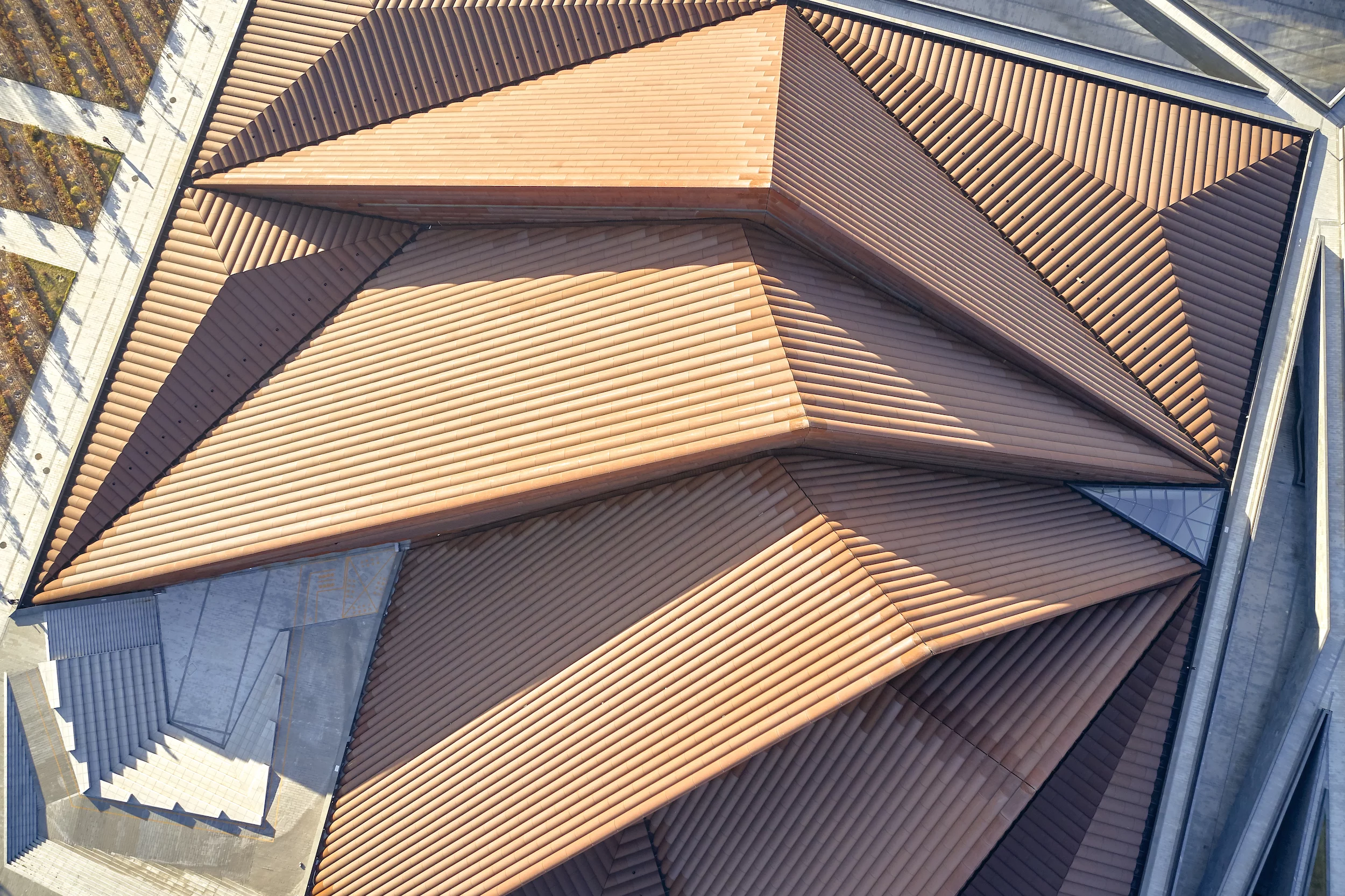 The Datong Art Museum's roofline is finished in rusted steel and is highly insulated