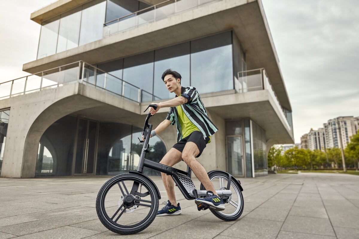 Shaftdrive folding ebike offers clean looks and a clean ride