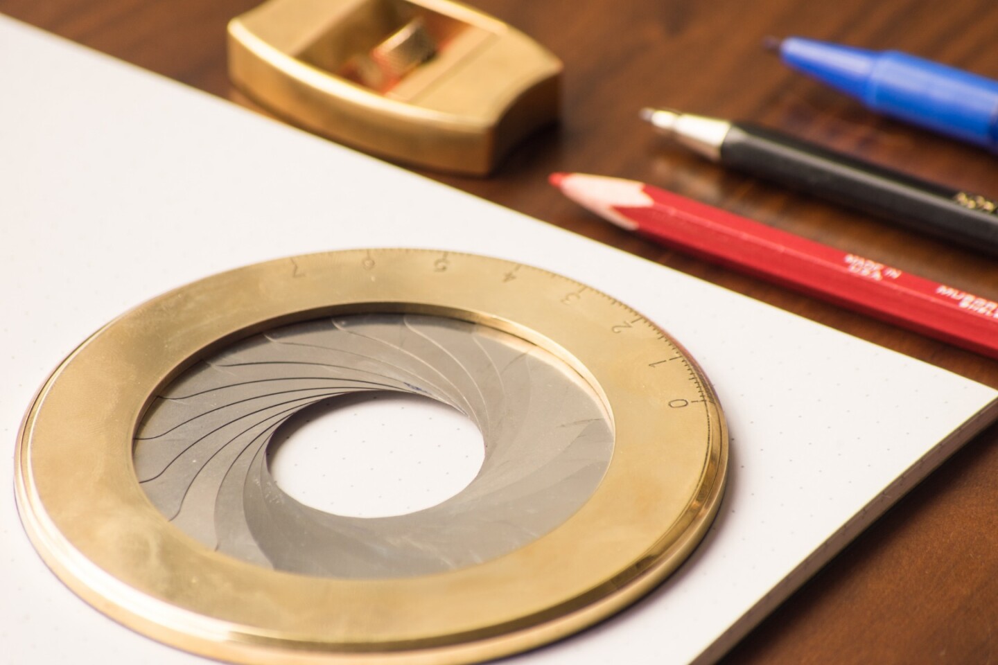 The Iris mechanism consists of 20 spring steel leaves