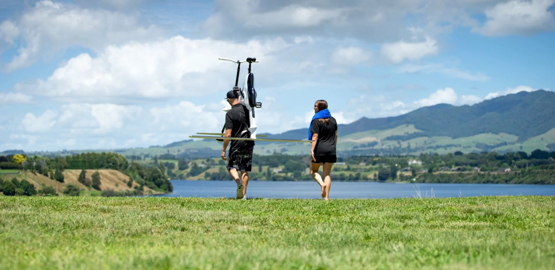 Manta5 hydrofoil ebike: at 22kg, it's easy enough for most folk to carry