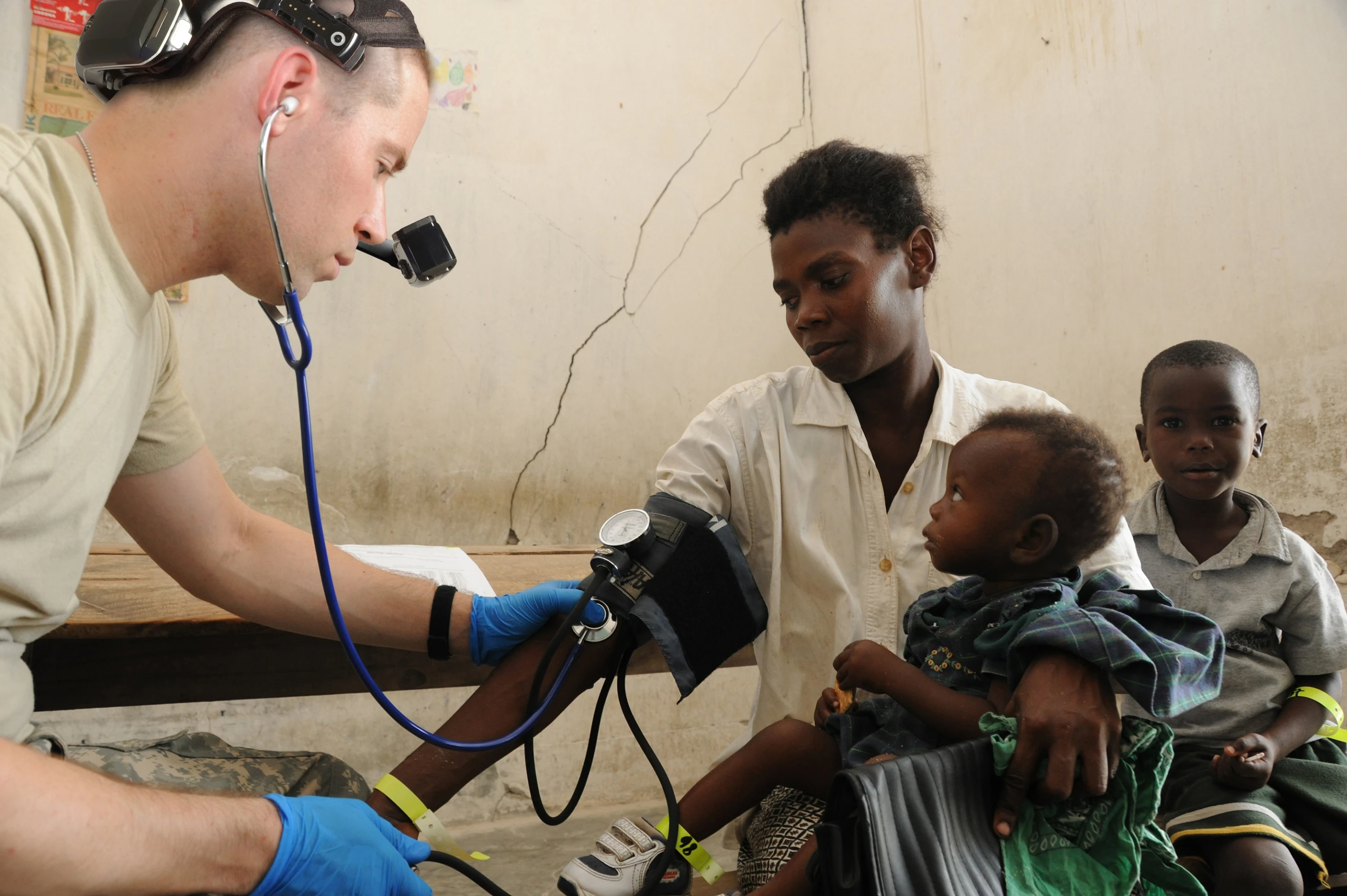 Doctor using the Motorola HC-1