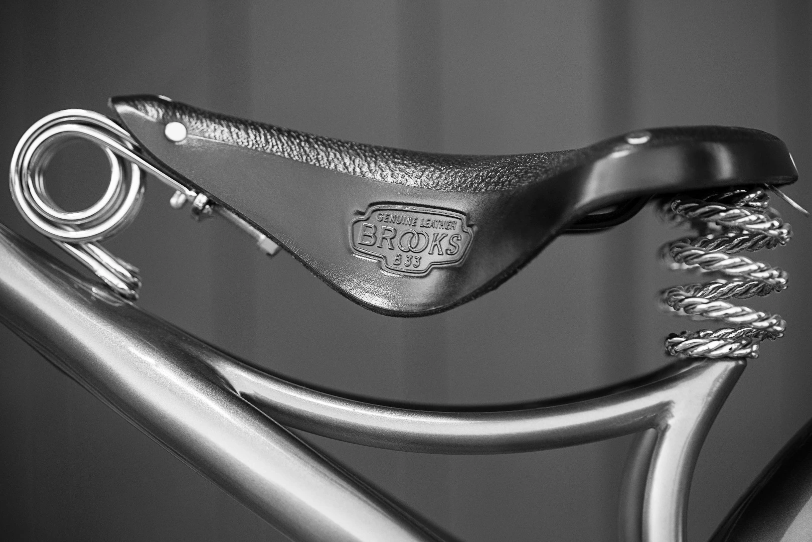 Because the Archont is made to the measurements of the buyer, it doesn't have an adjustable-length seatpost